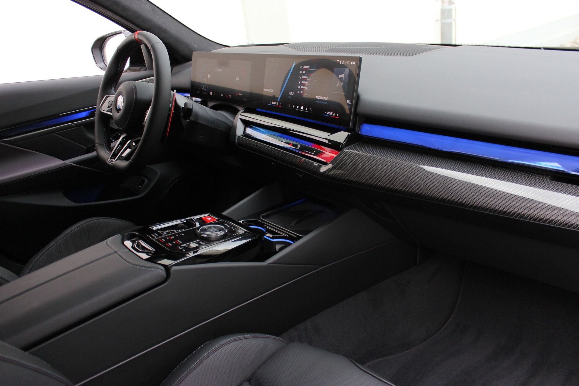 BMW M5 xDrive Touring Individual *SPACESILBER* 🎉0.0%-LEASINGAKTION🎉-image-1