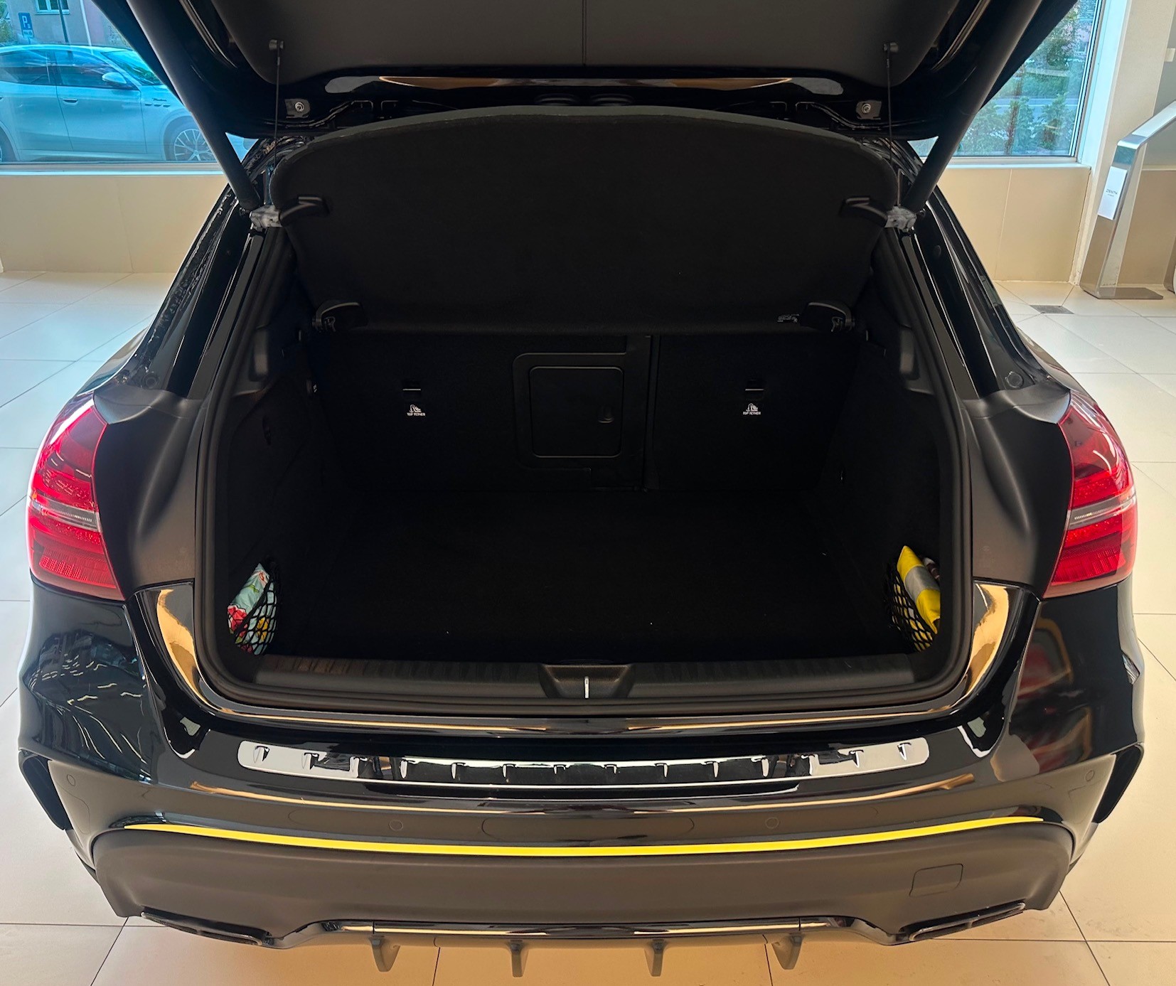 MERCEDES-BENZ GLA 45 AMG Yellow Night Edition 4Matic 7G-DCT-image-13