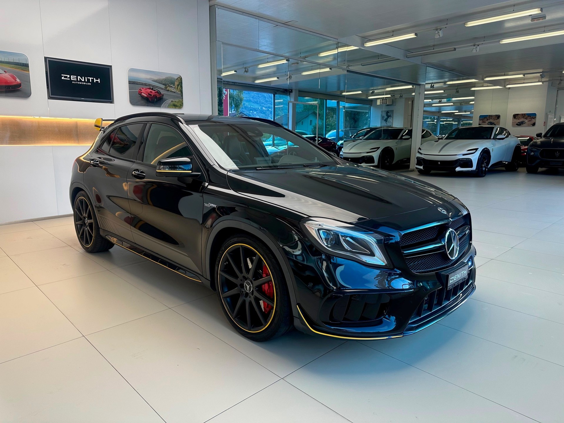 MERCEDES-BENZ GLA 45 AMG Yellow Night Edition 4Matic 7G-DCT-image-2