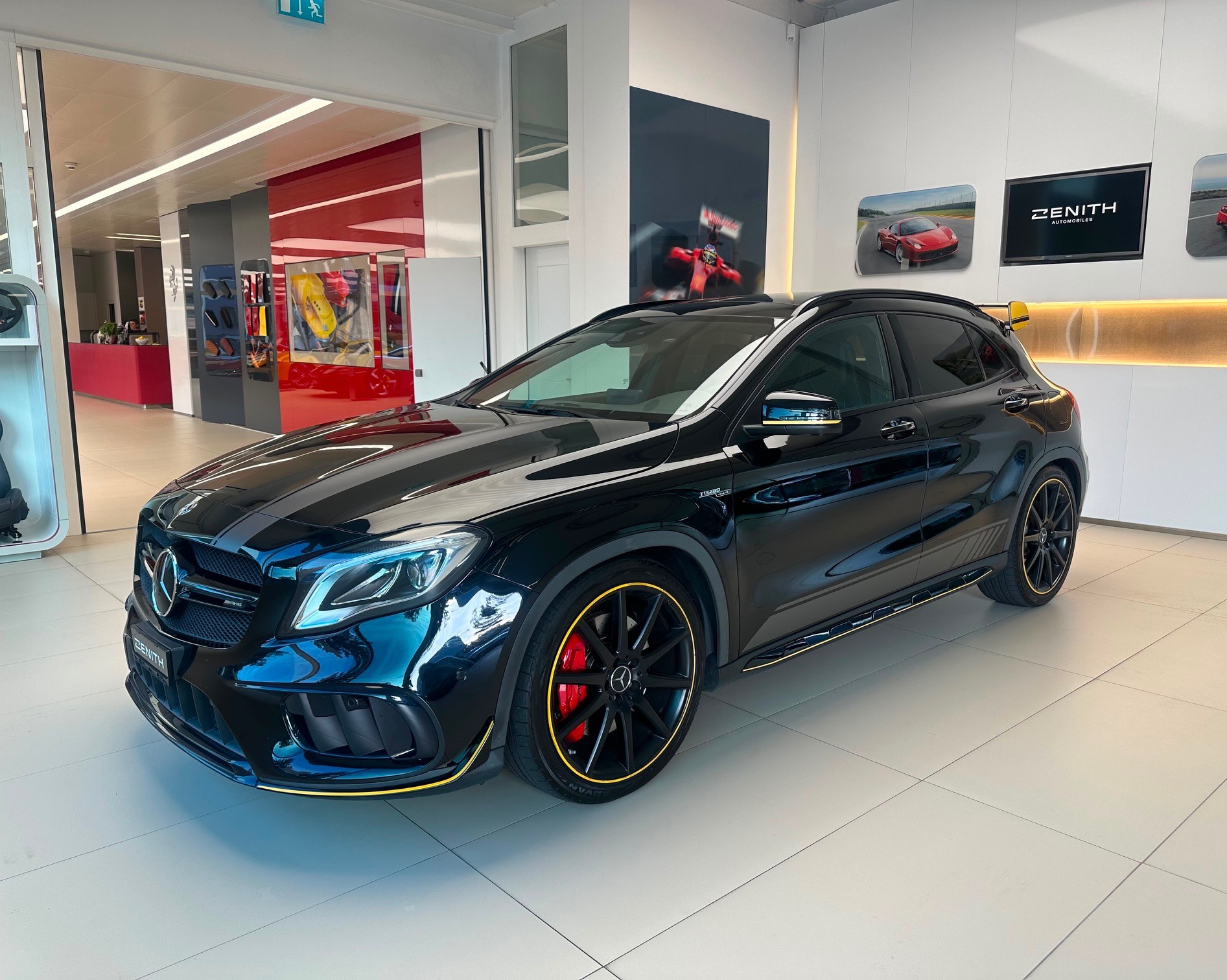 MERCEDES-BENZ GLA 45 AMG Yellow Night Edition 4Matic 7G-DCT-image-0