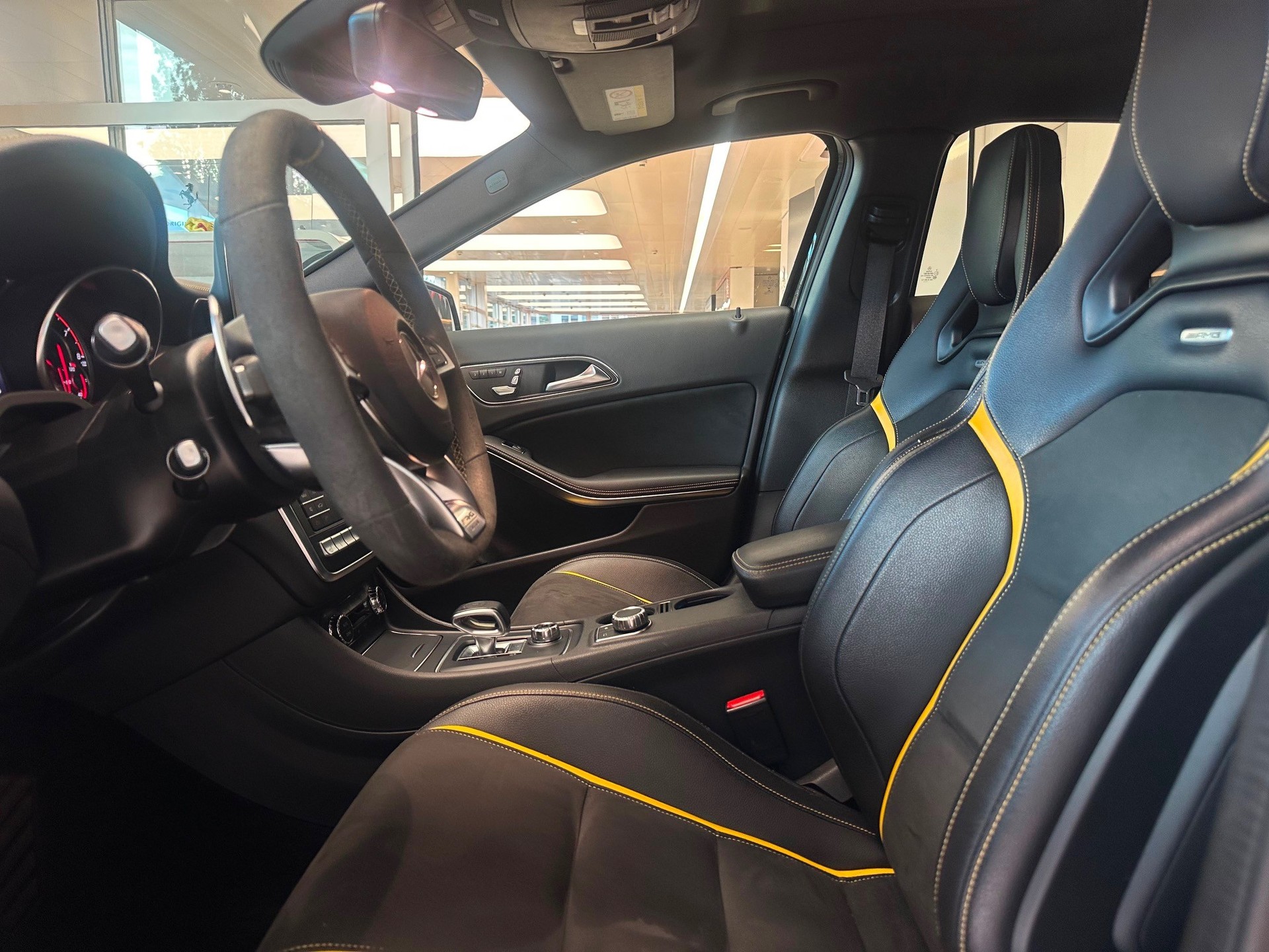 MERCEDES-BENZ GLA 45 AMG Yellow Night Edition 4Matic 7G-DCT-image-10