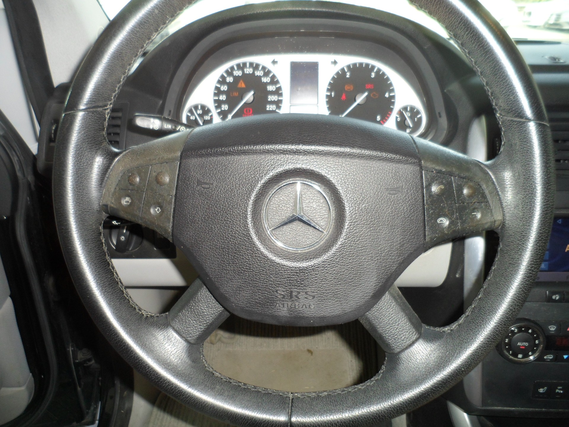 MERCEDES-BENZ B 200 CDI-image-9