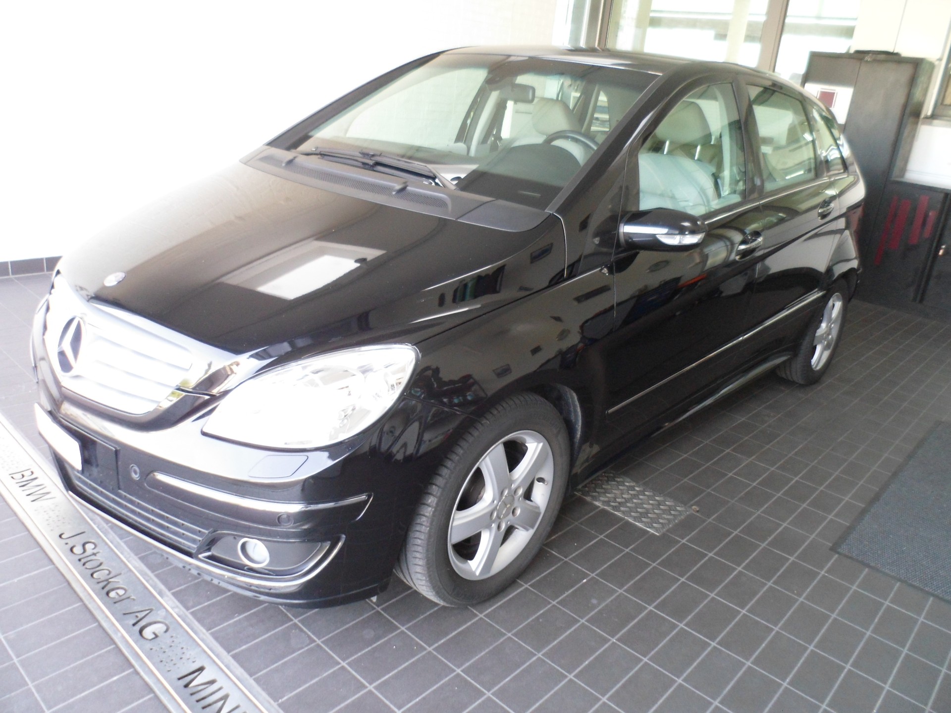 MERCEDES-BENZ B 200 CDI-image-1