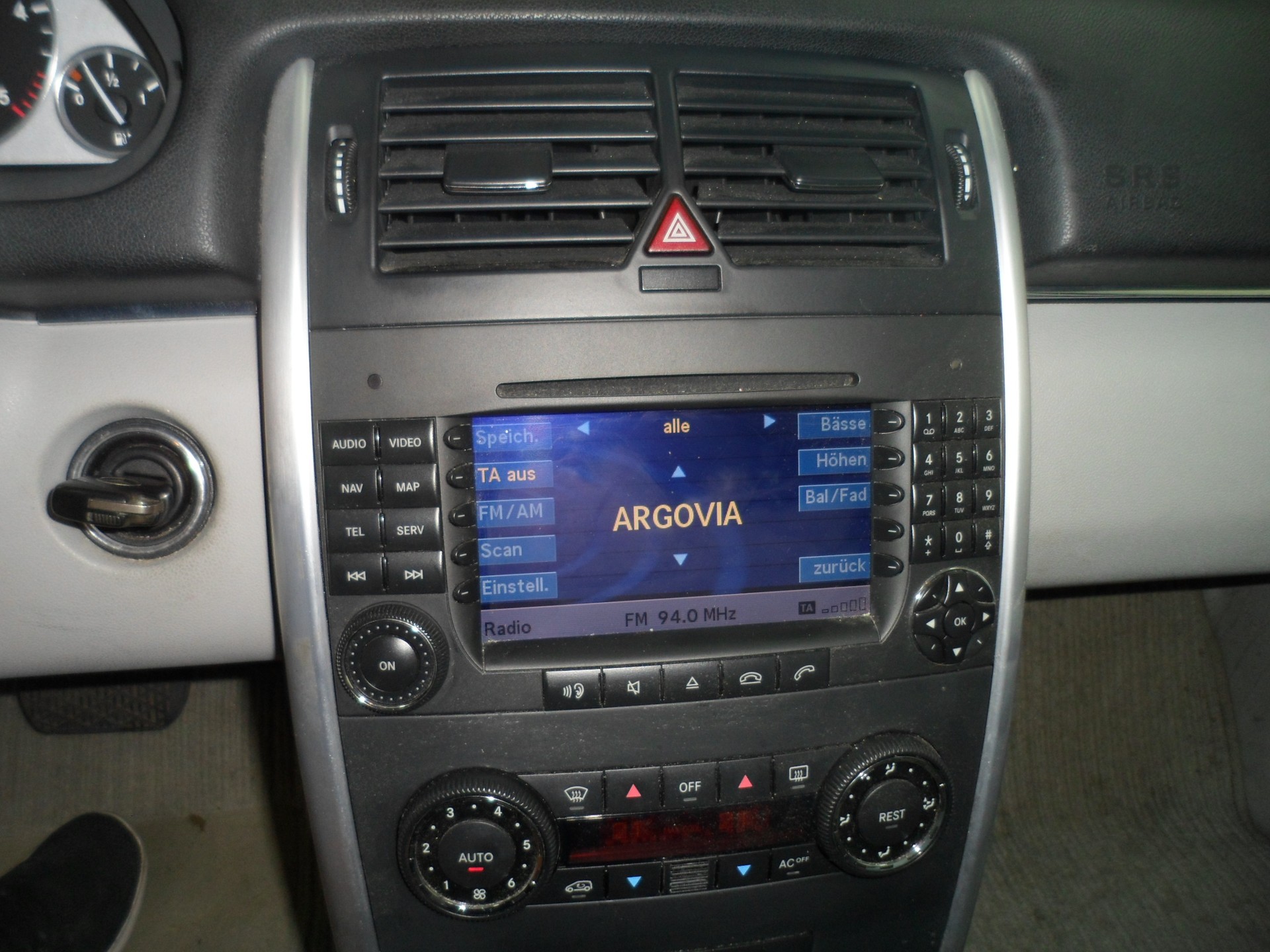 MERCEDES-BENZ B 200 CDI-image-10
