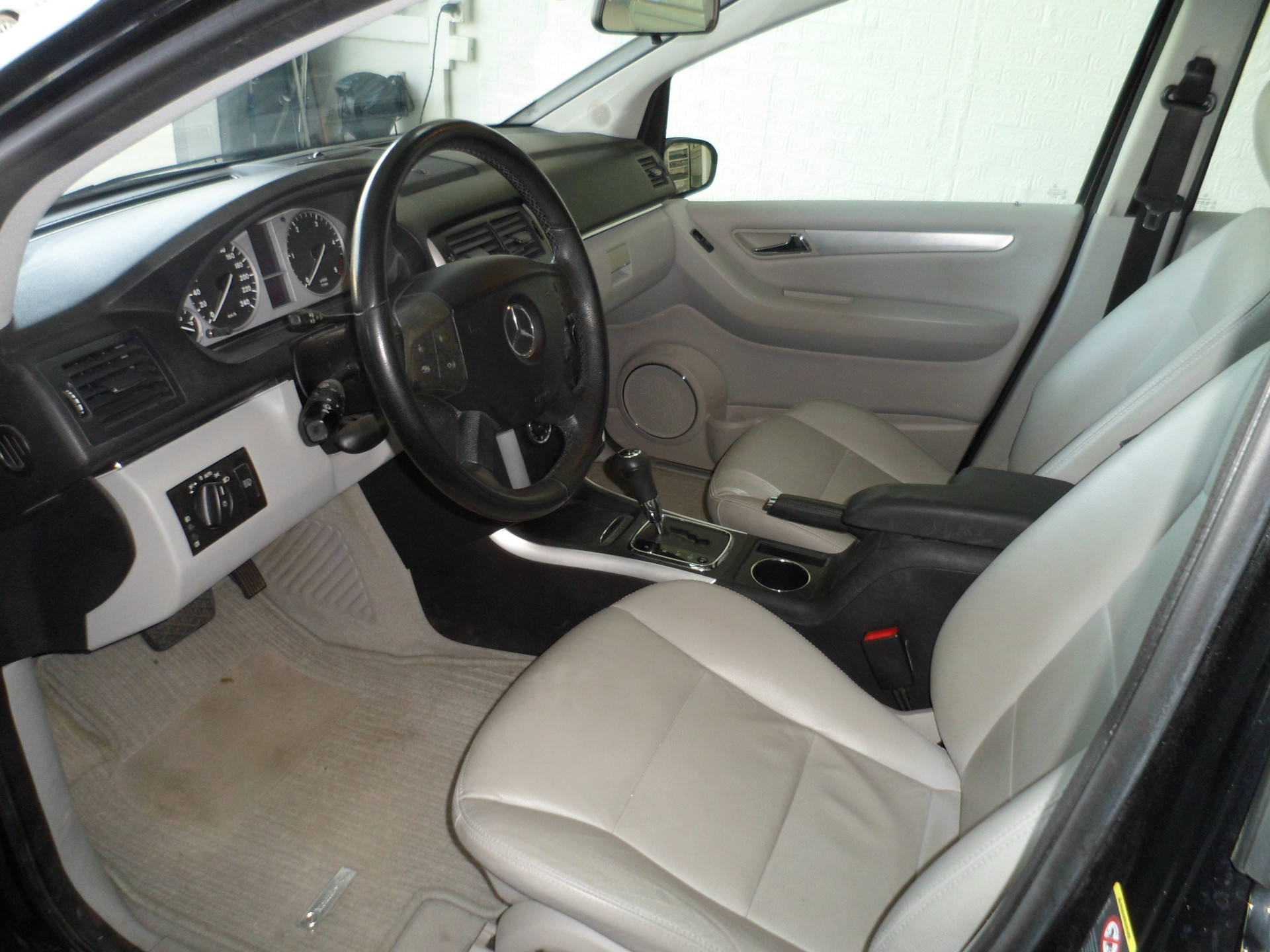 MERCEDES-BENZ B 200 CDI-image-7