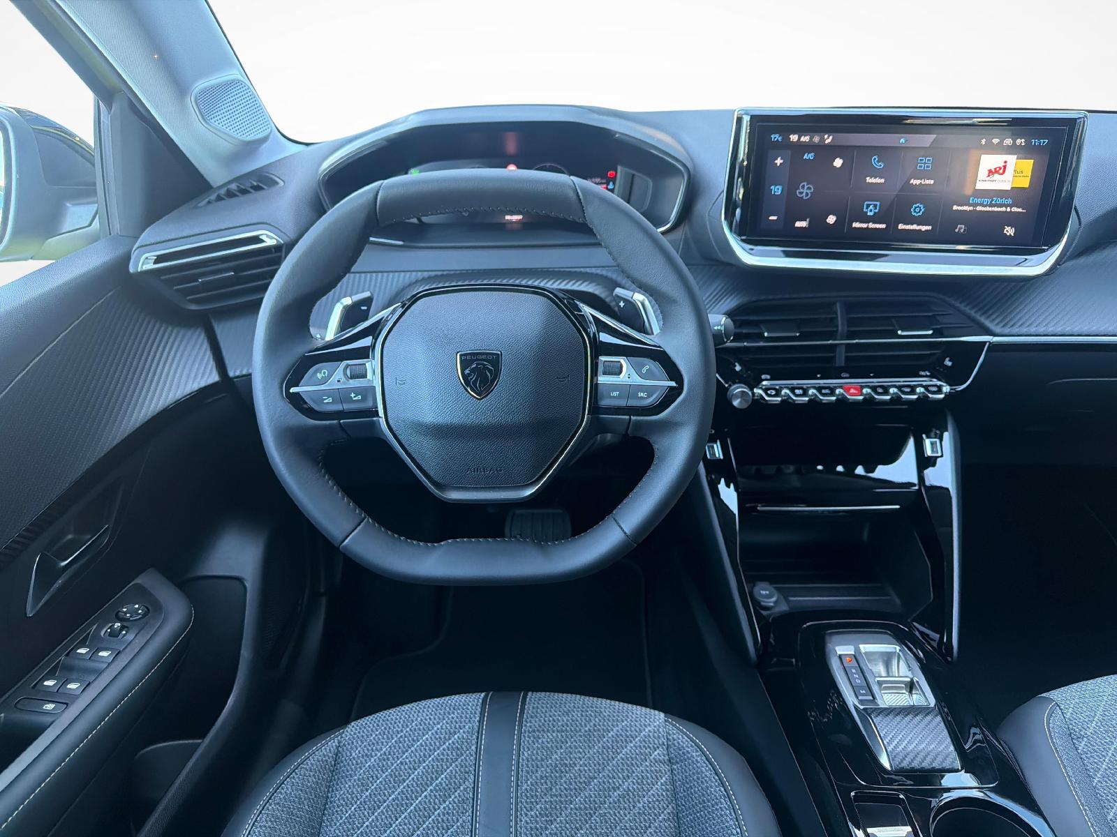 PEUGEOT 208 1.2 PureTech 100 Allure-image-13