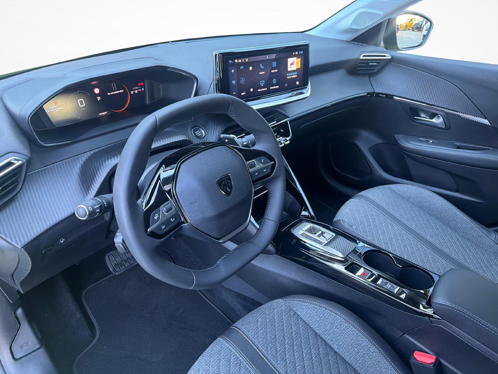 PEUGEOT 208 1.2 PureTech 100 Allure-image-10