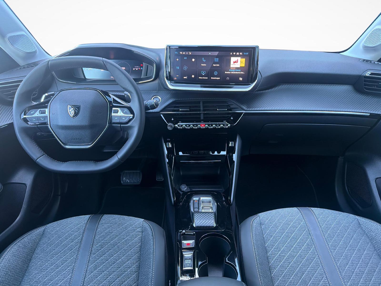 PEUGEOT 208 1.2 PureTech 100 Allure-image-12