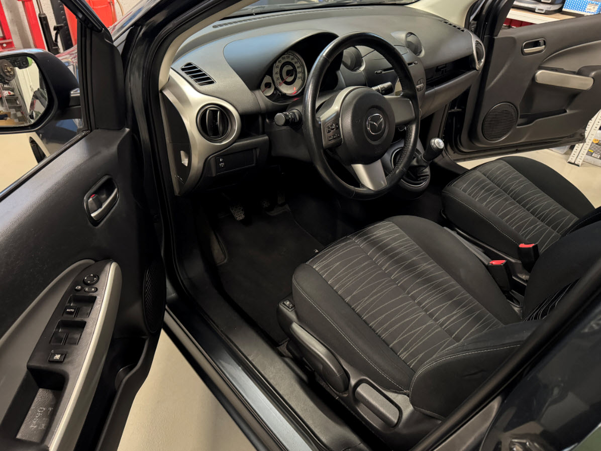 MAZDA 2 1.3i 16V Exclusive-image-6