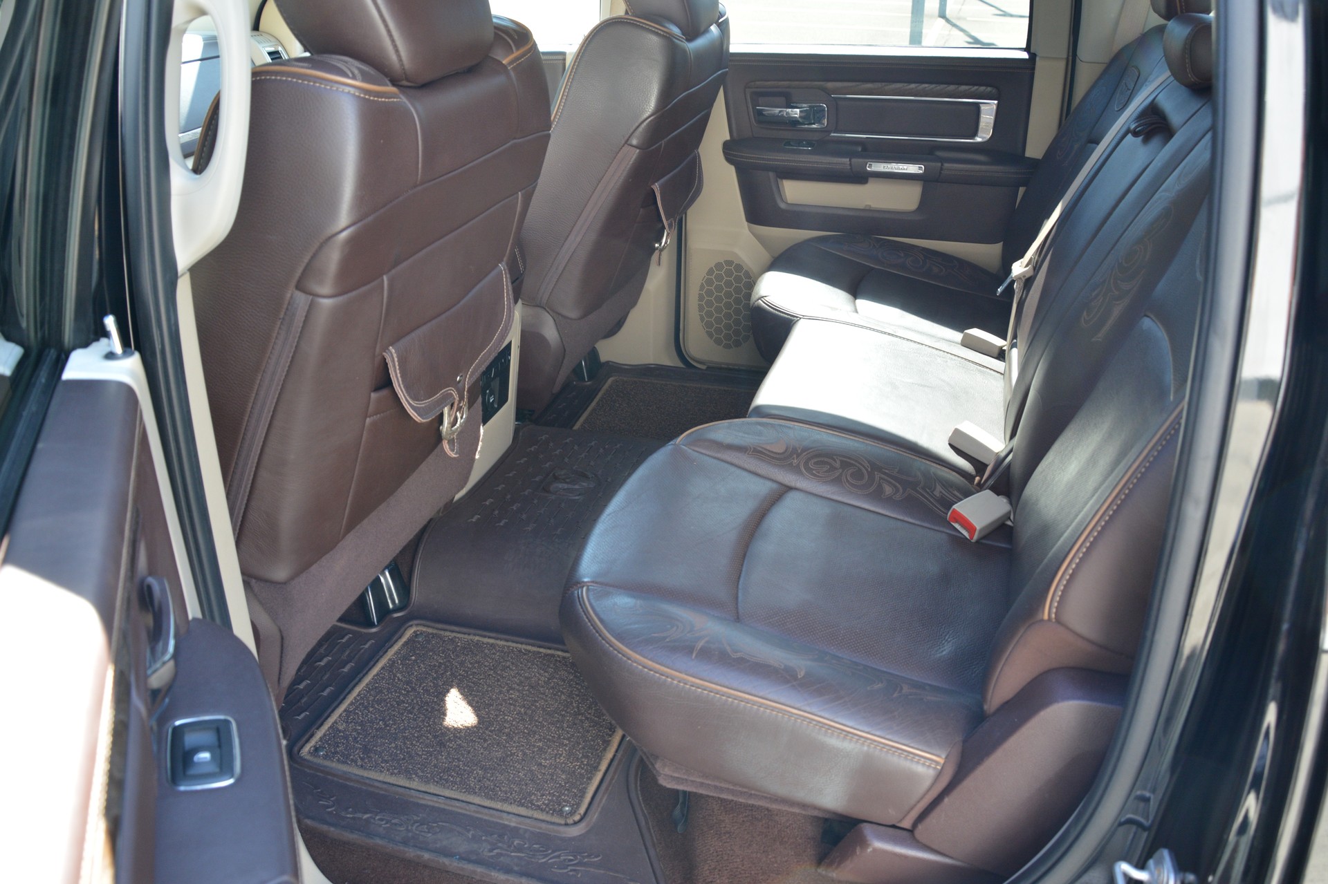 DODGE RAM 1500 V8 Longhorn-image-14