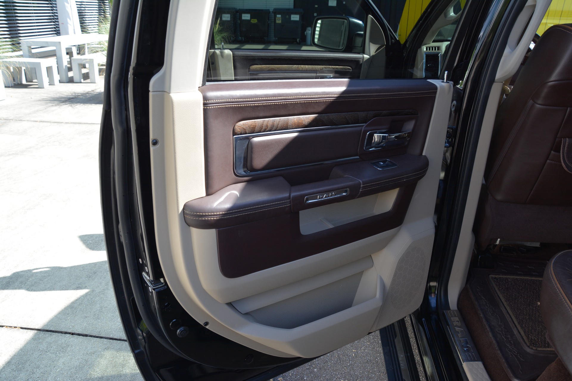 DODGE RAM 1500 V8 Longhorn-image-13