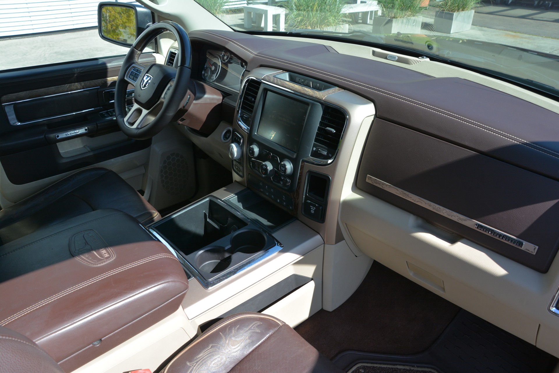 DODGE RAM 1500 V8 Longhorn-image-12