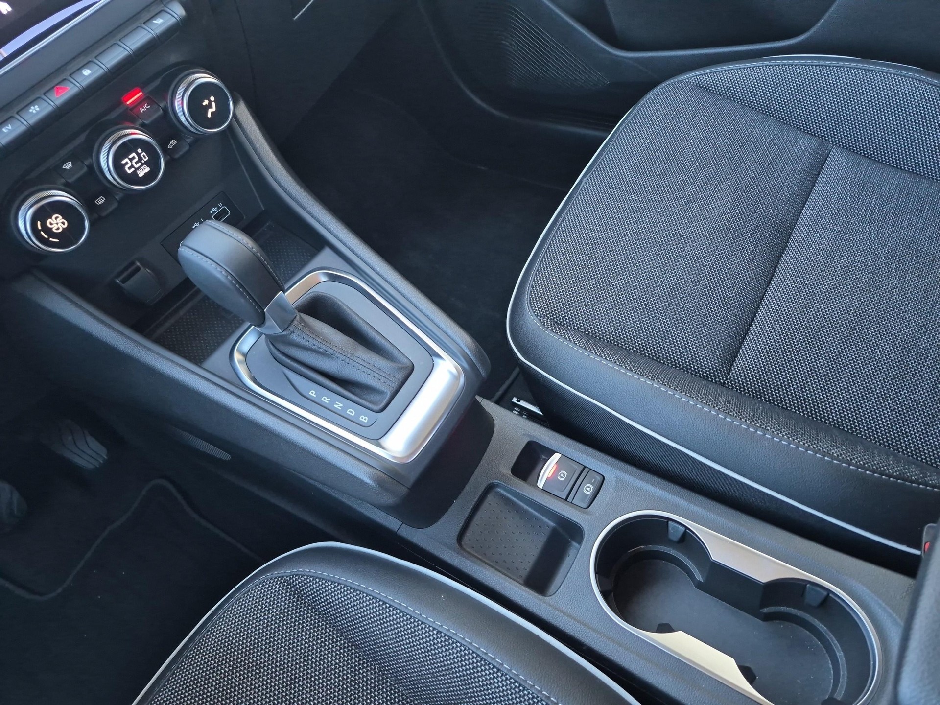 MITSUBISHI ASX 1.6 PHEV Intense-image-16