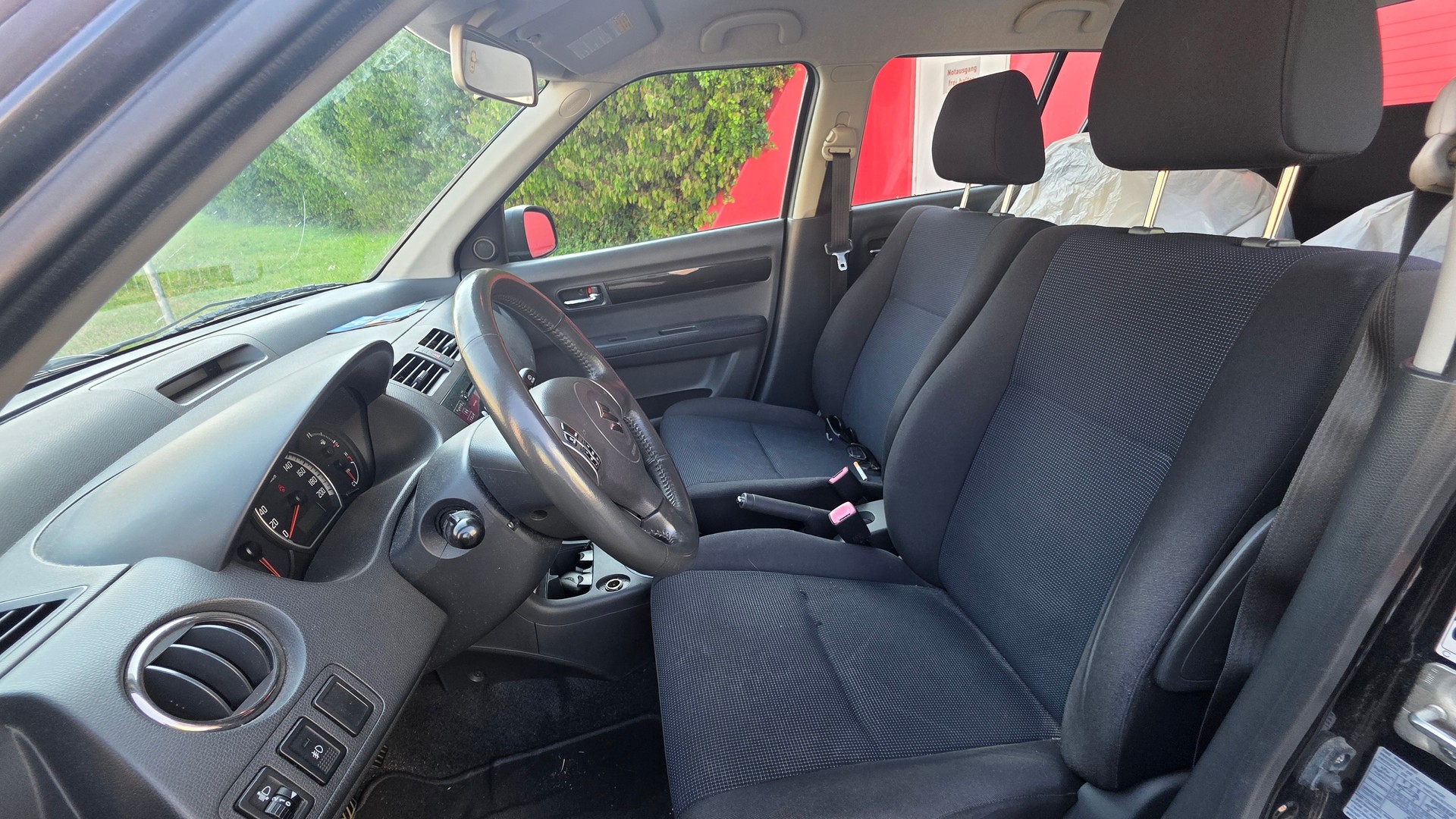 SUZUKI Swift 1.3i 16V GL-image-8