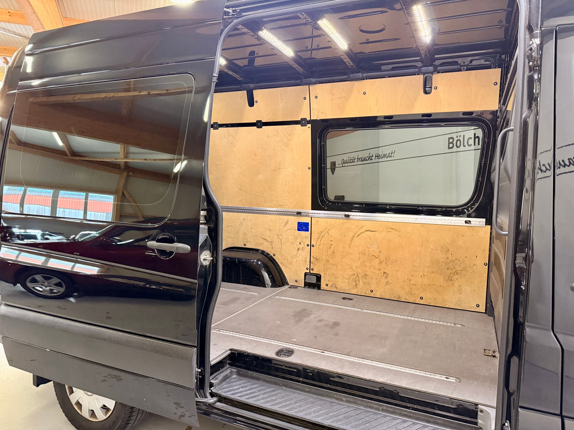 MERCEDES-BENZ Sprinter 319 BlueTec Standard 7G-Tronic 3.0 V6-image-9