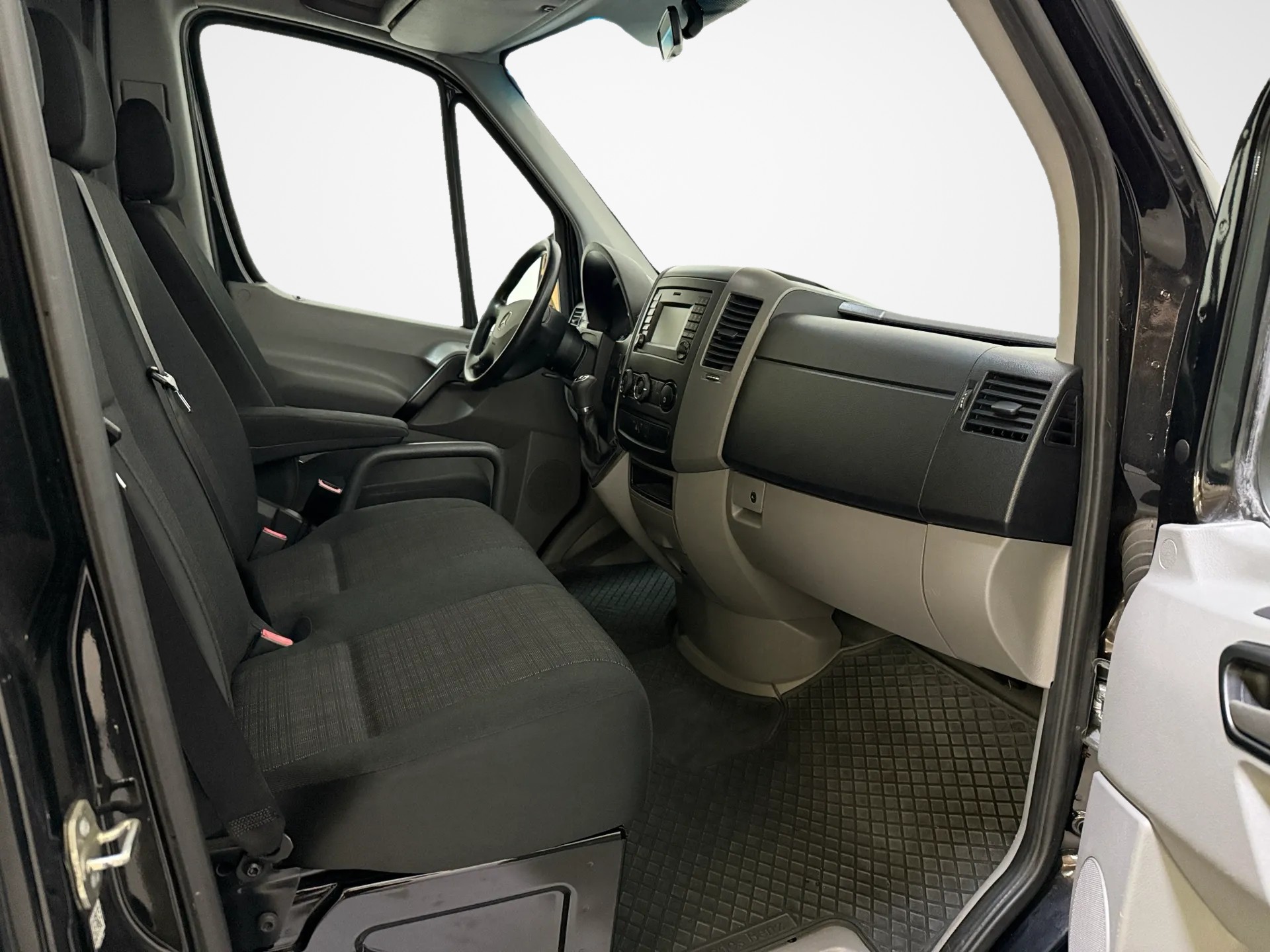 MERCEDES-BENZ Sprinter 319 BlueTec Standard 7G-Tronic 3.0 V6-image-7