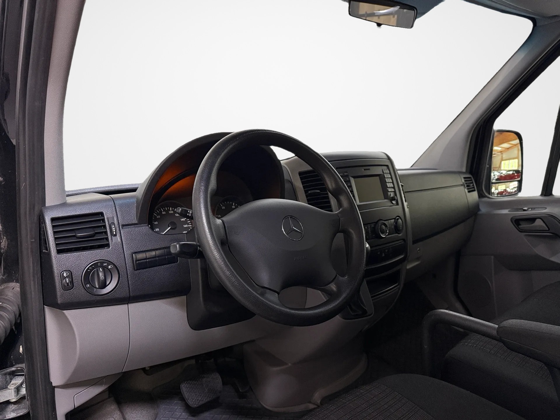 MERCEDES-BENZ Sprinter 319 BlueTec Standard 7G-Tronic 3.0 V6-image-13