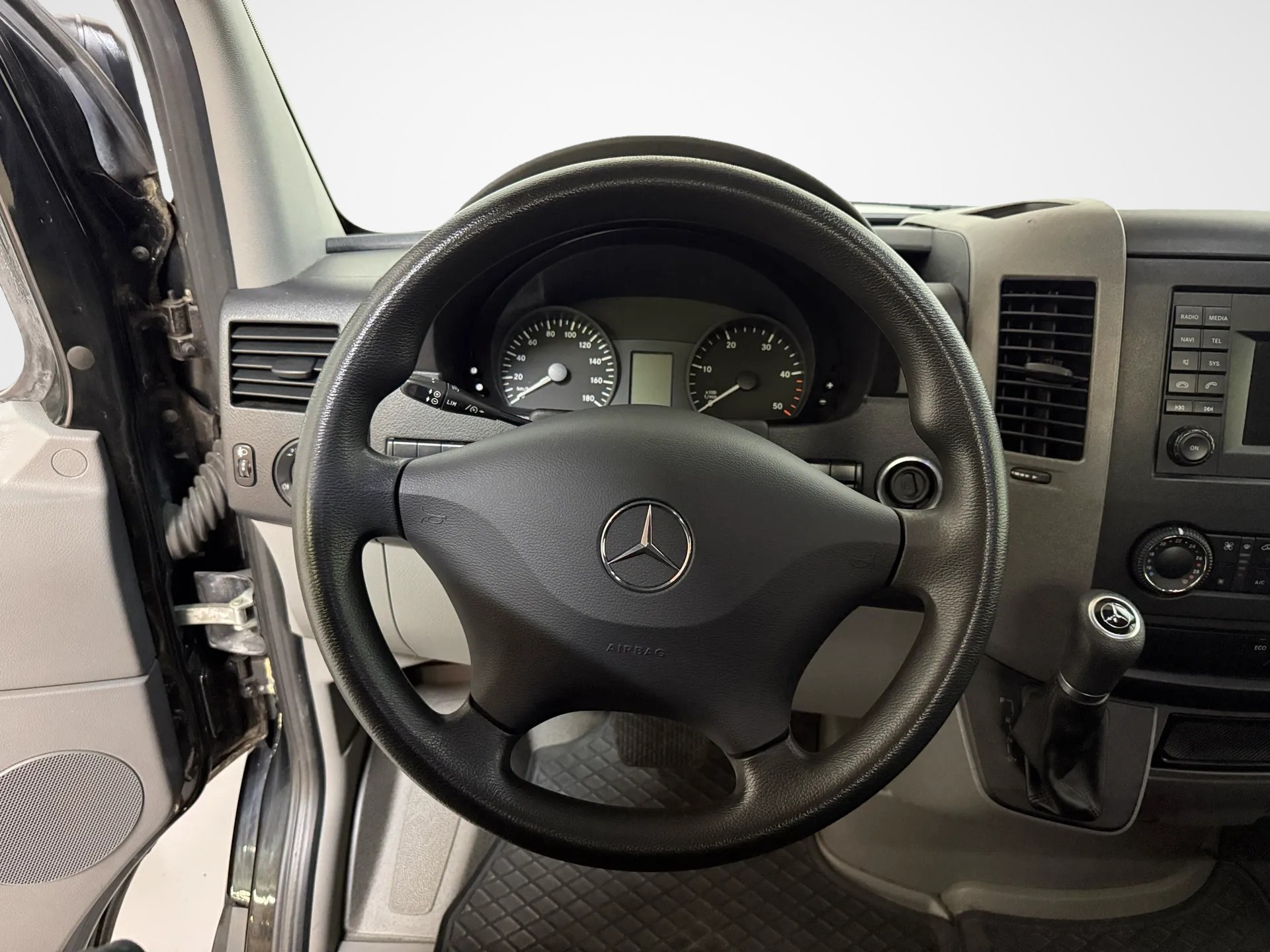 MERCEDES-BENZ Sprinter 319 BlueTec Standard 7G-Tronic 3.0 V6-image-16