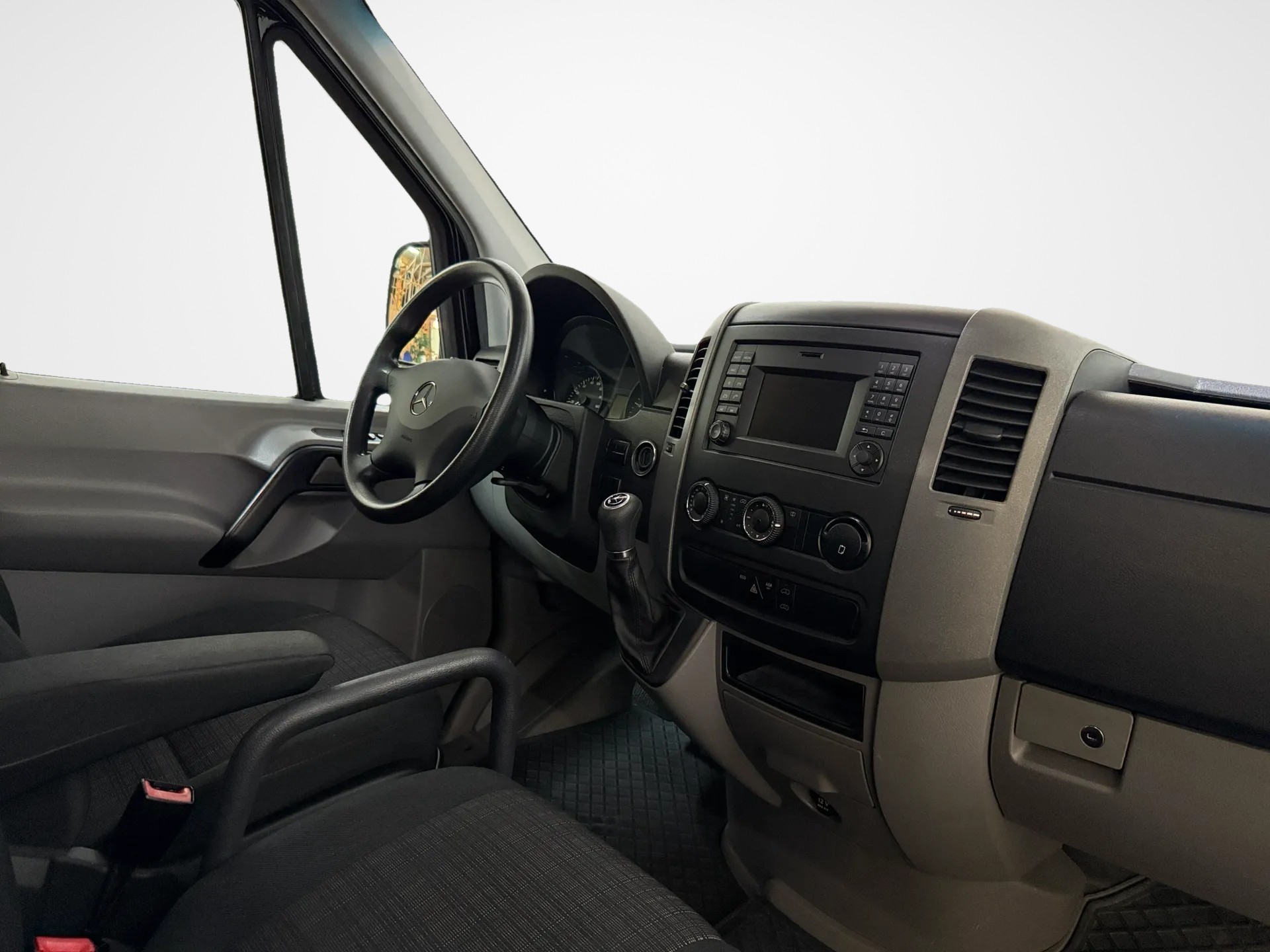 MERCEDES-BENZ Sprinter 319 BlueTec Standard 7G-Tronic 3.0 V6-image-14