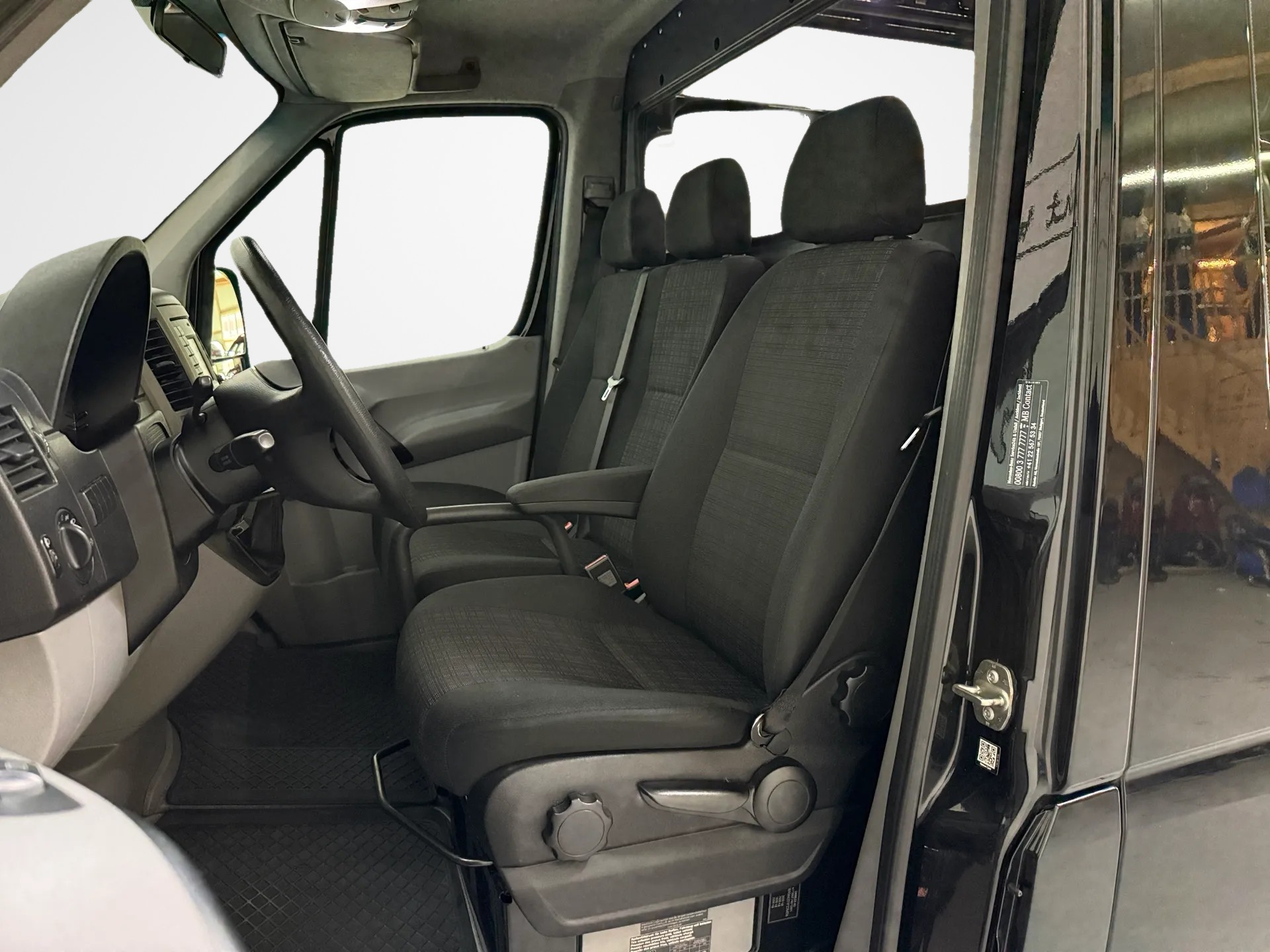 MERCEDES-BENZ Sprinter 319 BlueTec Standard 7G-Tronic 3.0 V6-image-12