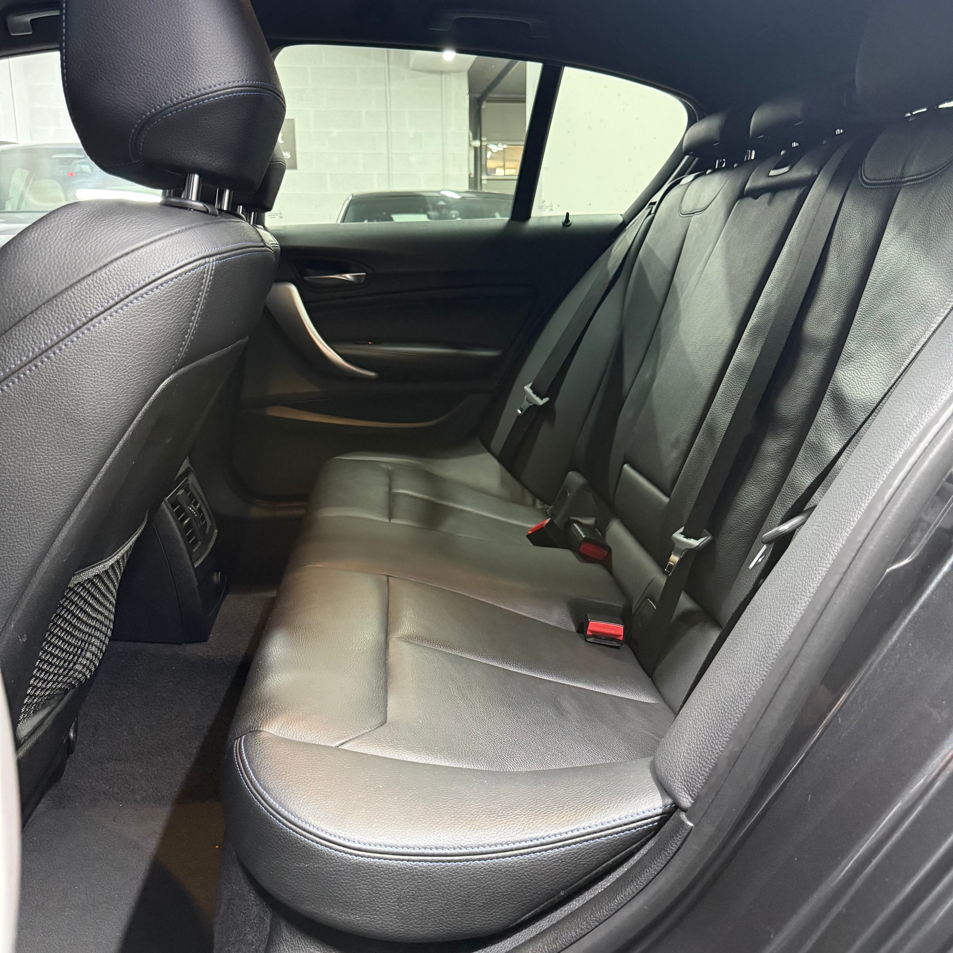 BMW 120d xDrive Edition M Sport Steptronic-image-12