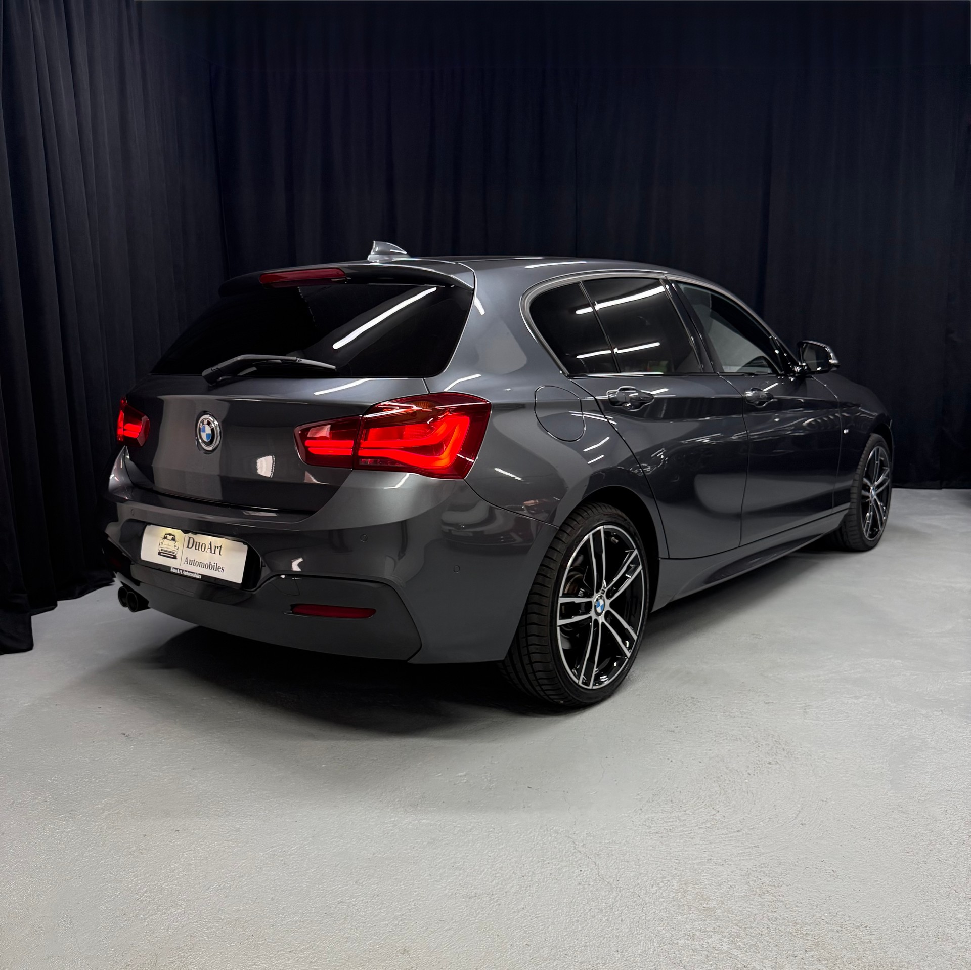 BMW 120d xDrive Edition M Sport Steptronic-image-5
