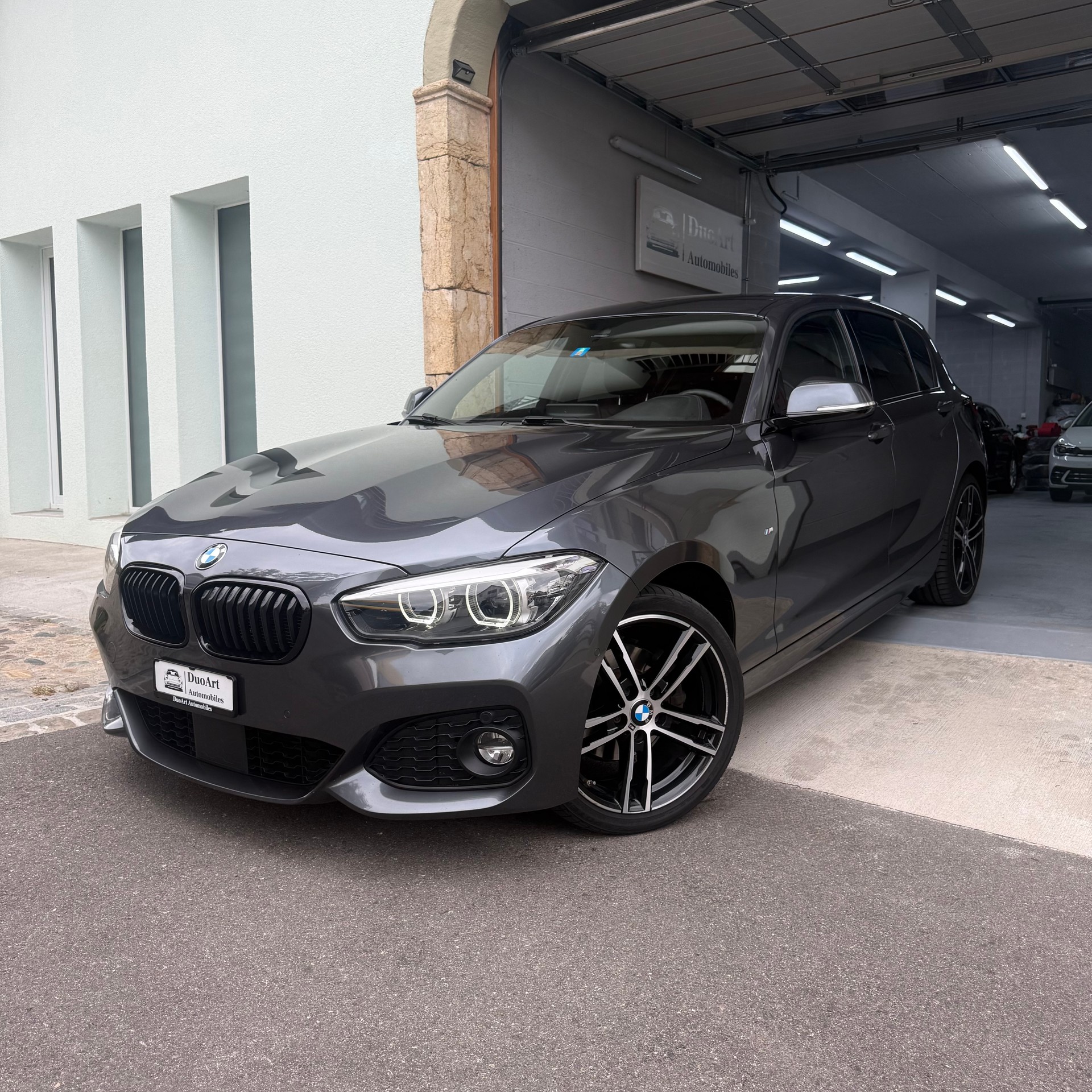 BMW 120d xDrive Edition M Sport Steptronic-image-0