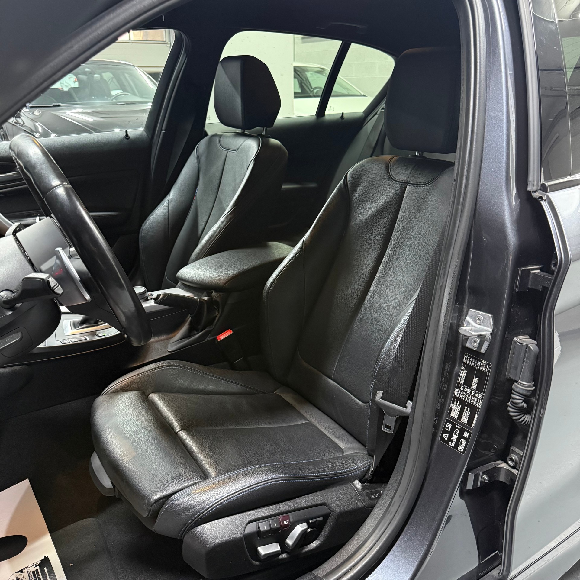 BMW 120d xDrive Edition M Sport Steptronic-image-11