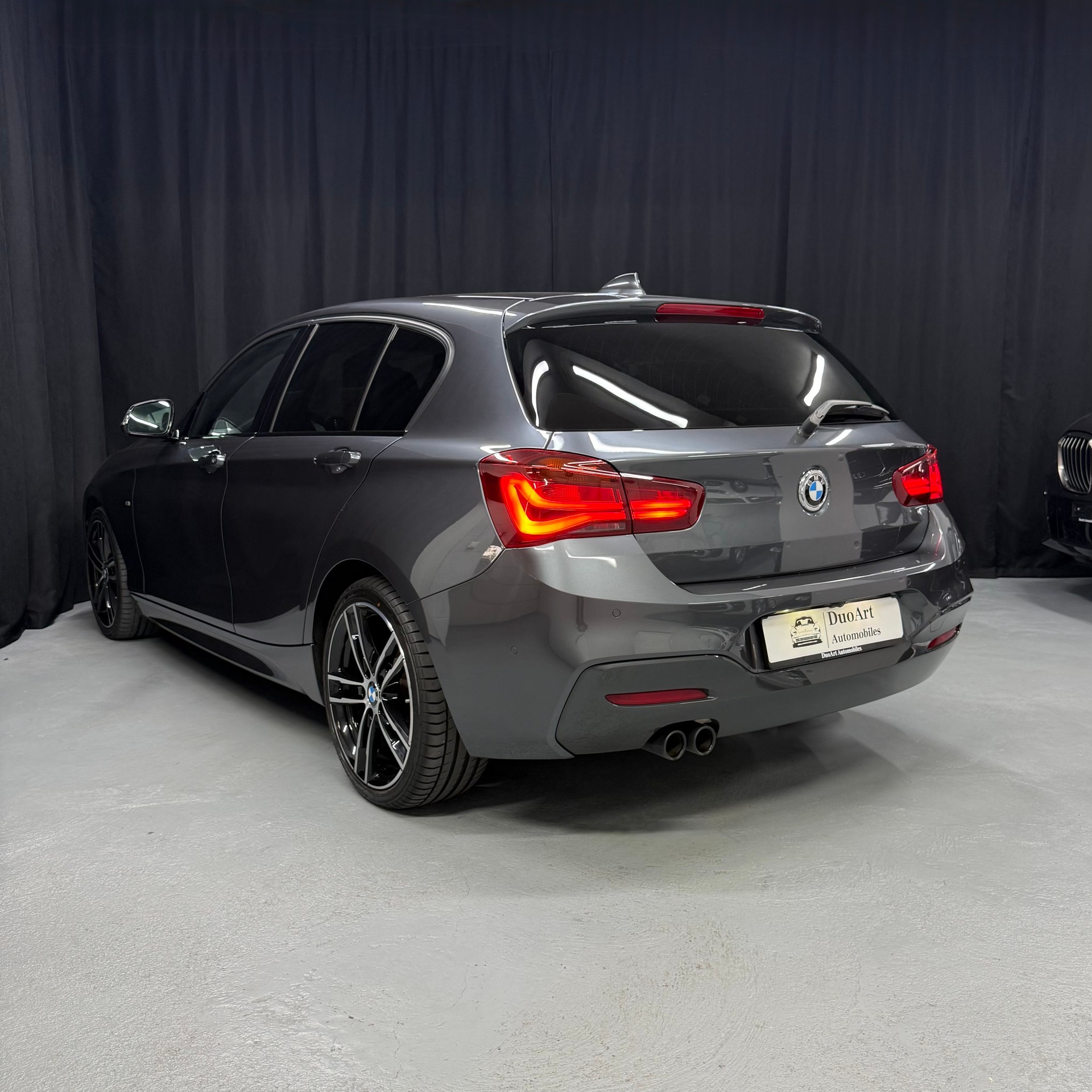 BMW 120d xDrive Edition M Sport Steptronic-image-7
