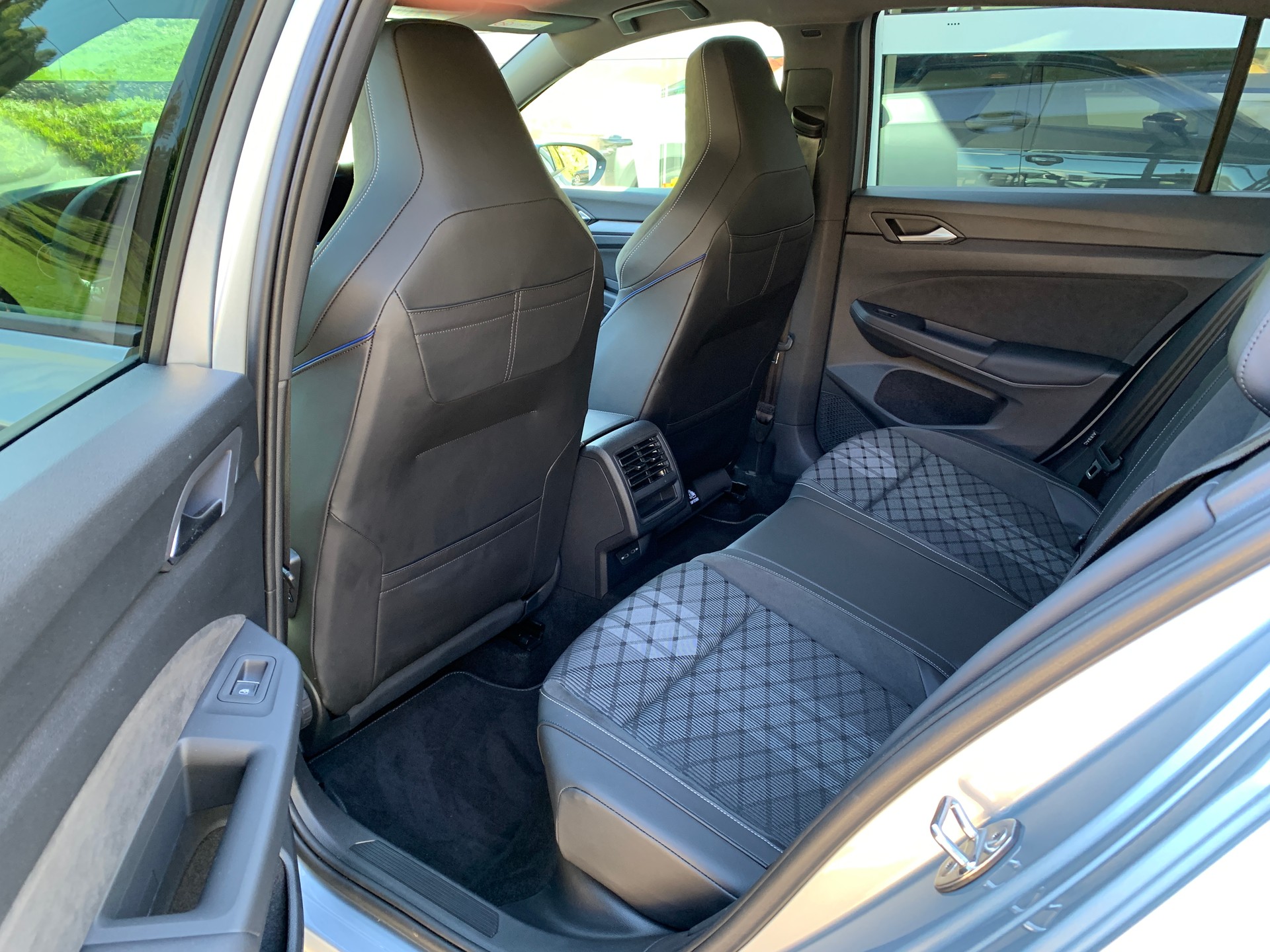 VW Golf 2.0 TSI R-Line DSG 4 Motion-image-15