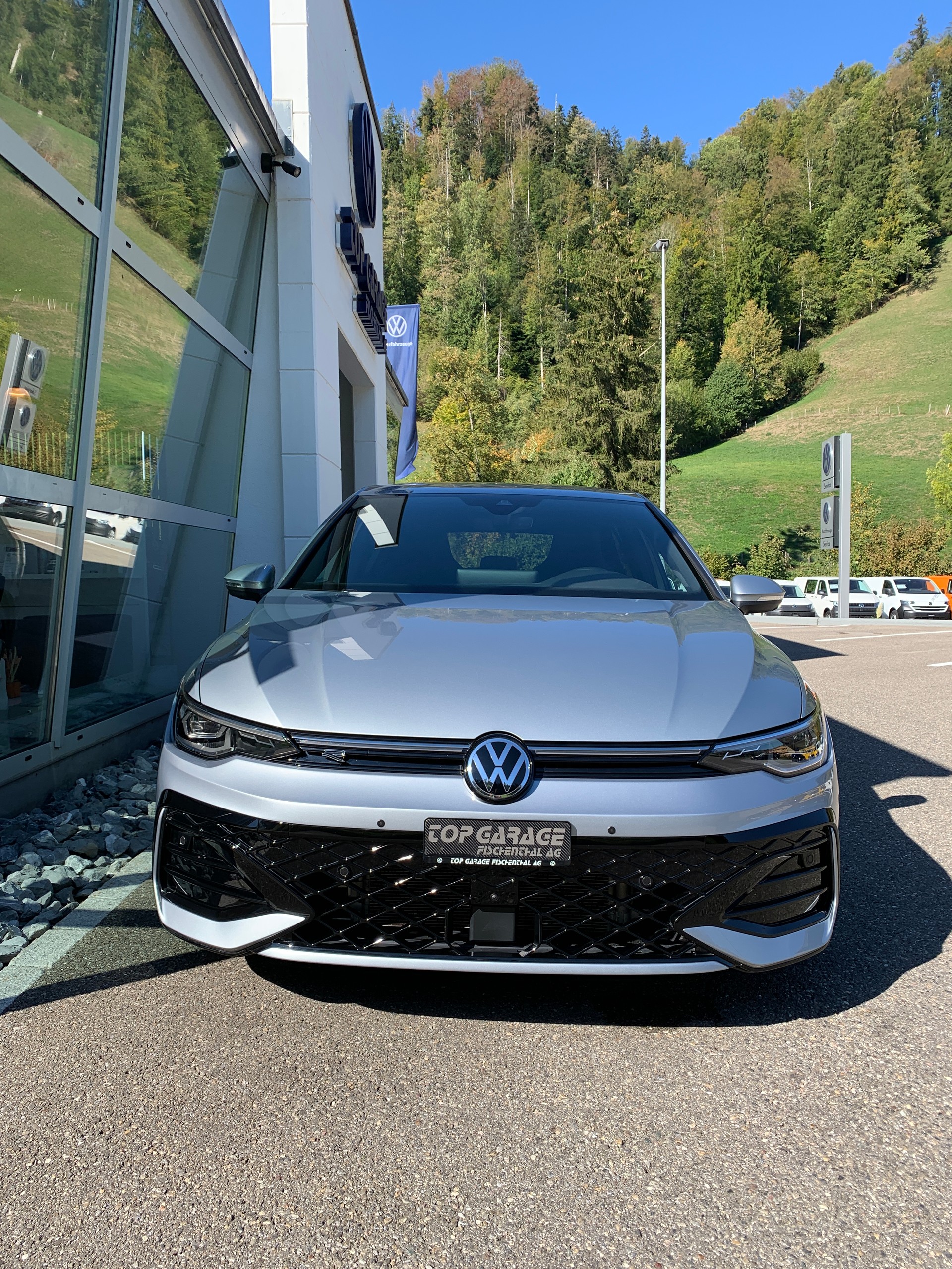 VW Golf 2.0 TSI R-Line DSG 4 Motion-image-1