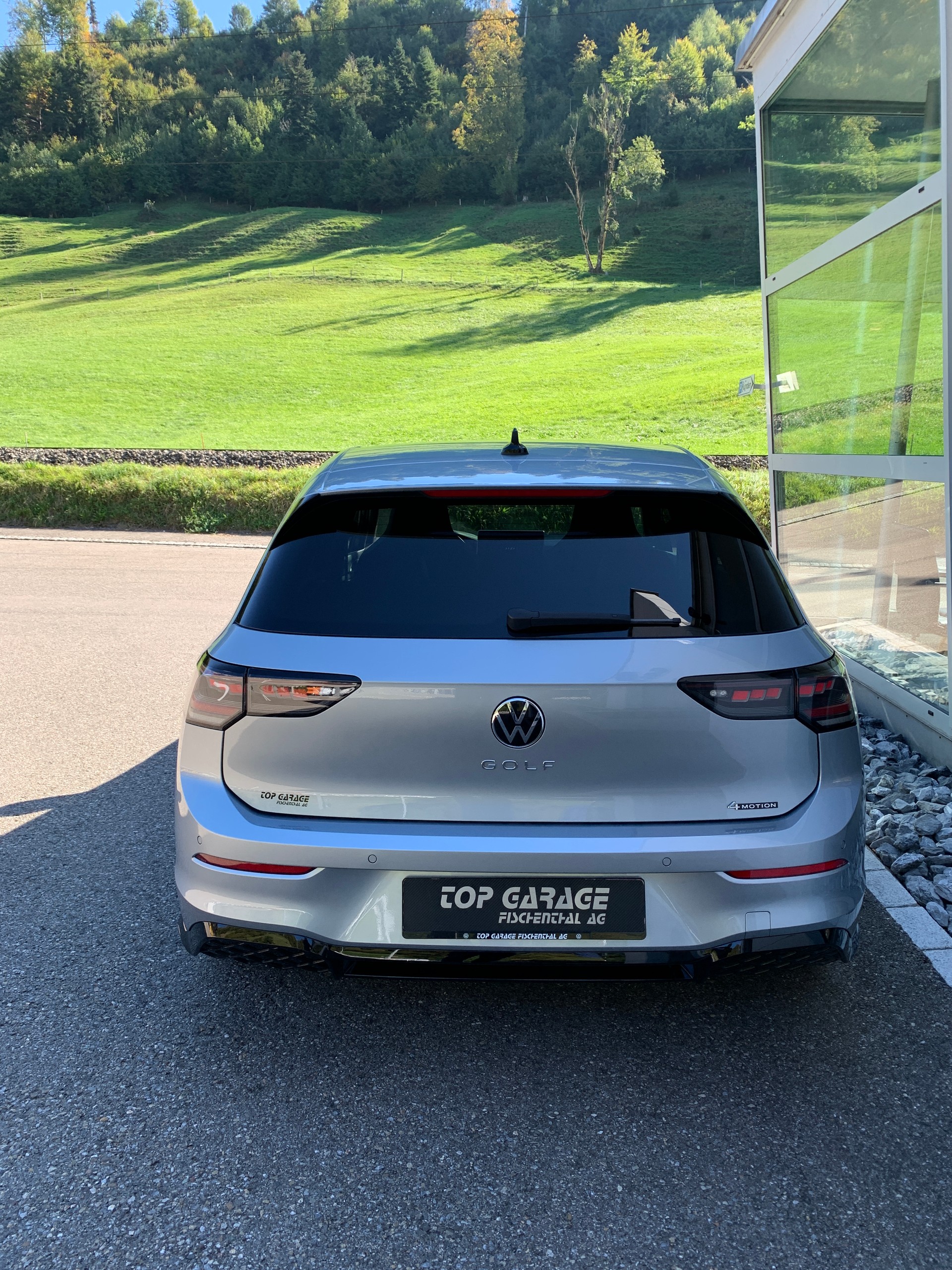 VW Golf 2.0 TSI R-Line DSG 4 Motion-image-5