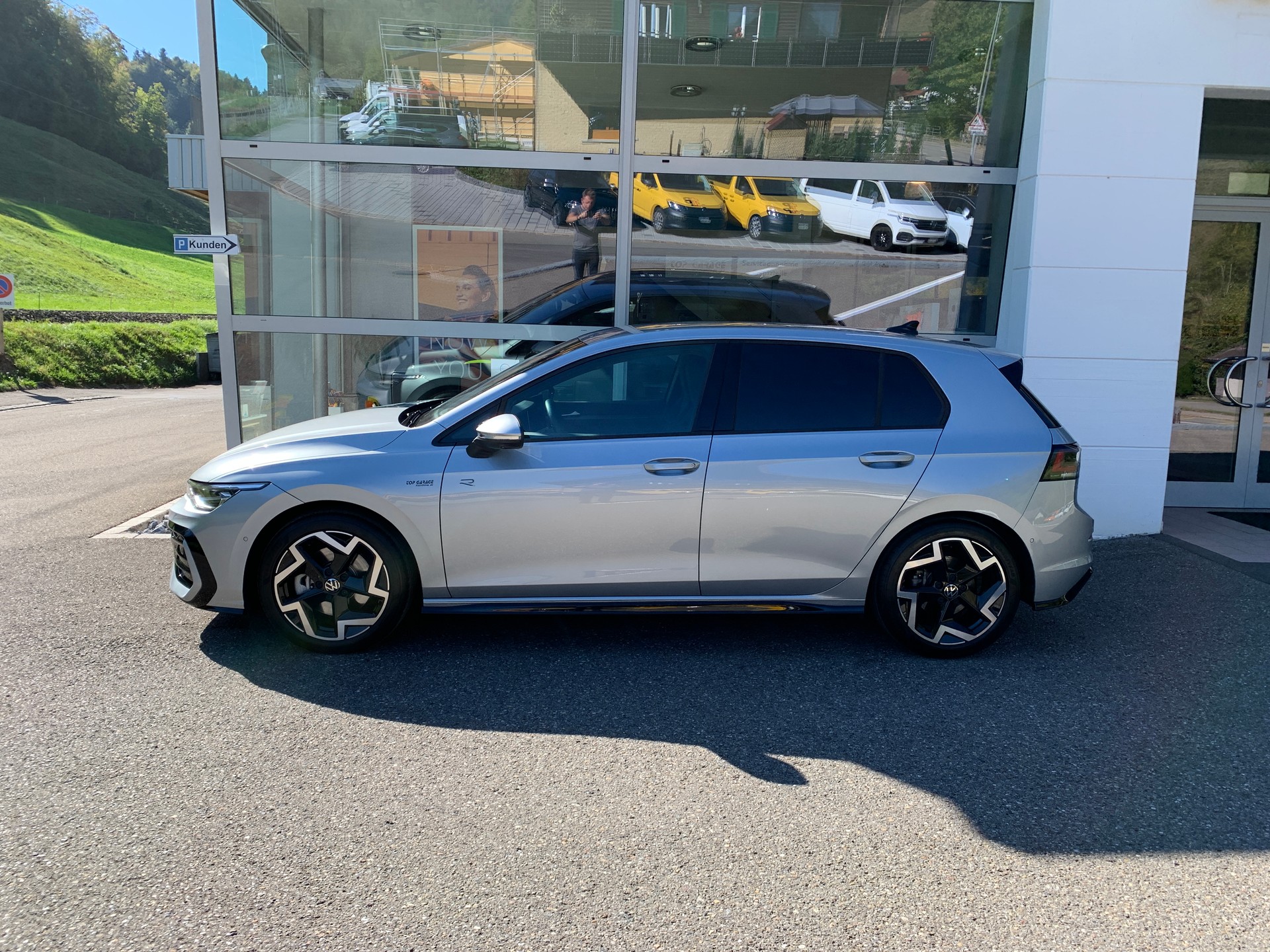 VW Golf 2.0 TSI R-Line DSG 4 Motion-image-3