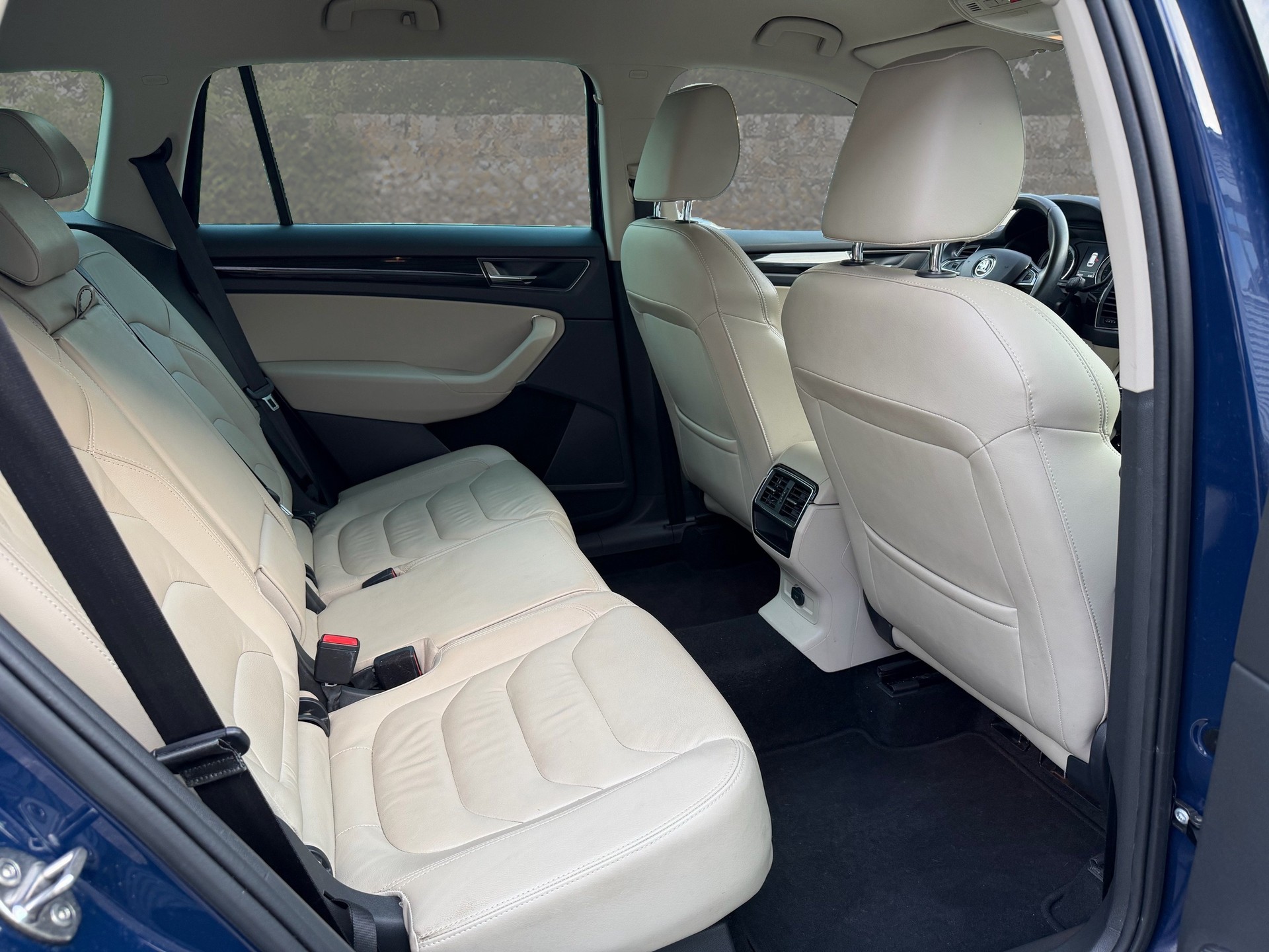 SKODA Kodiaq 2.0 TSI Ambition DSG 4x4-image-13