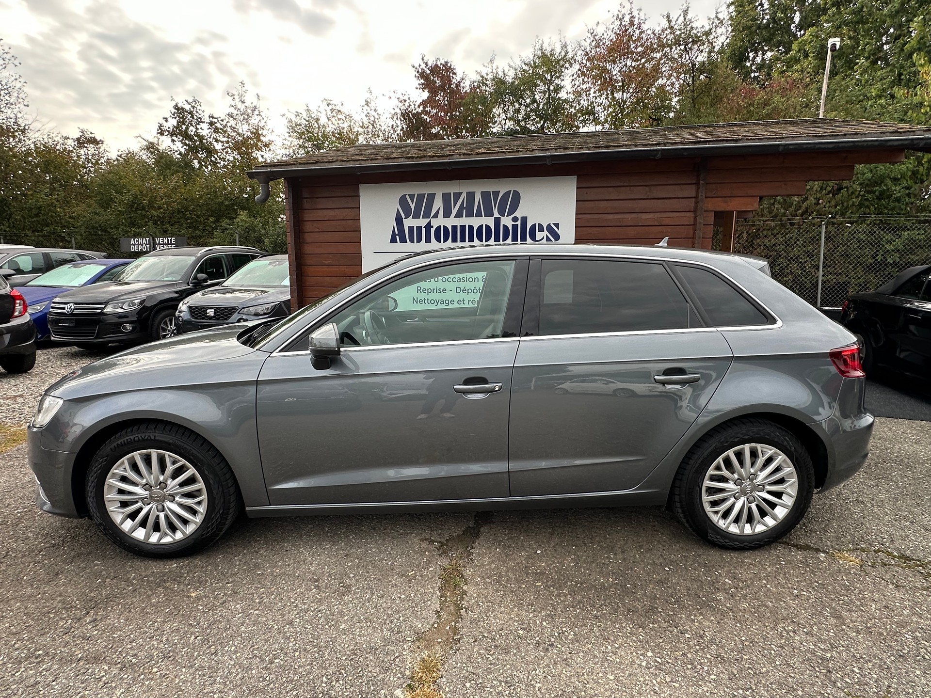 AUDI A3 Sportback 1.8 TFSI Ambiente quattro S-tronic-image-5
