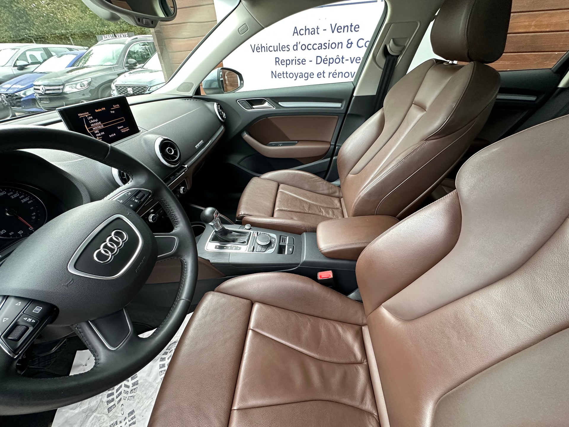 AUDI A3 Sportback 1.8 TFSI Ambiente quattro S-tronic-image-17
