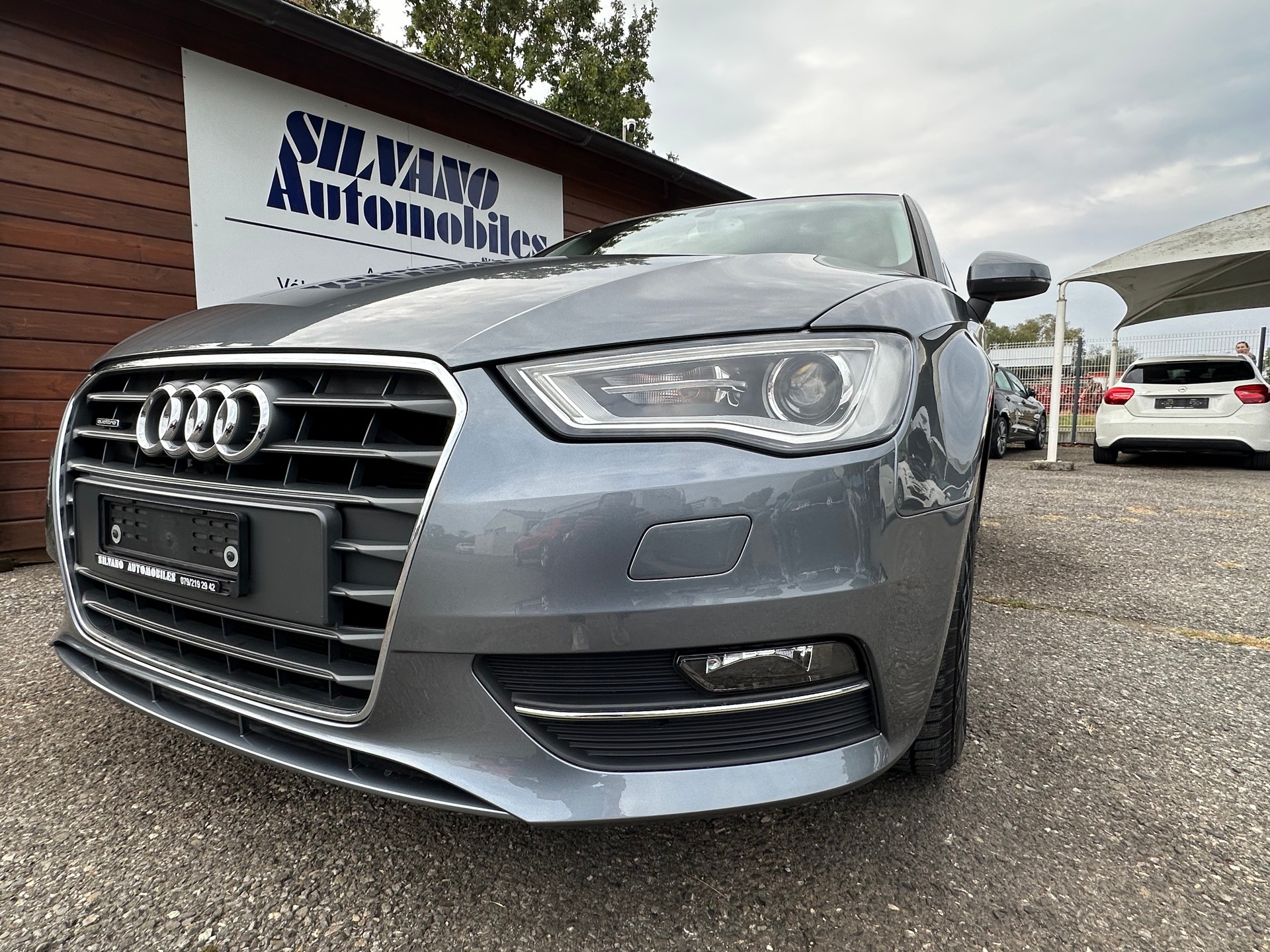 AUDI A3 Sportback 1.8 TFSI Ambiente quattro S-tronic-image-4