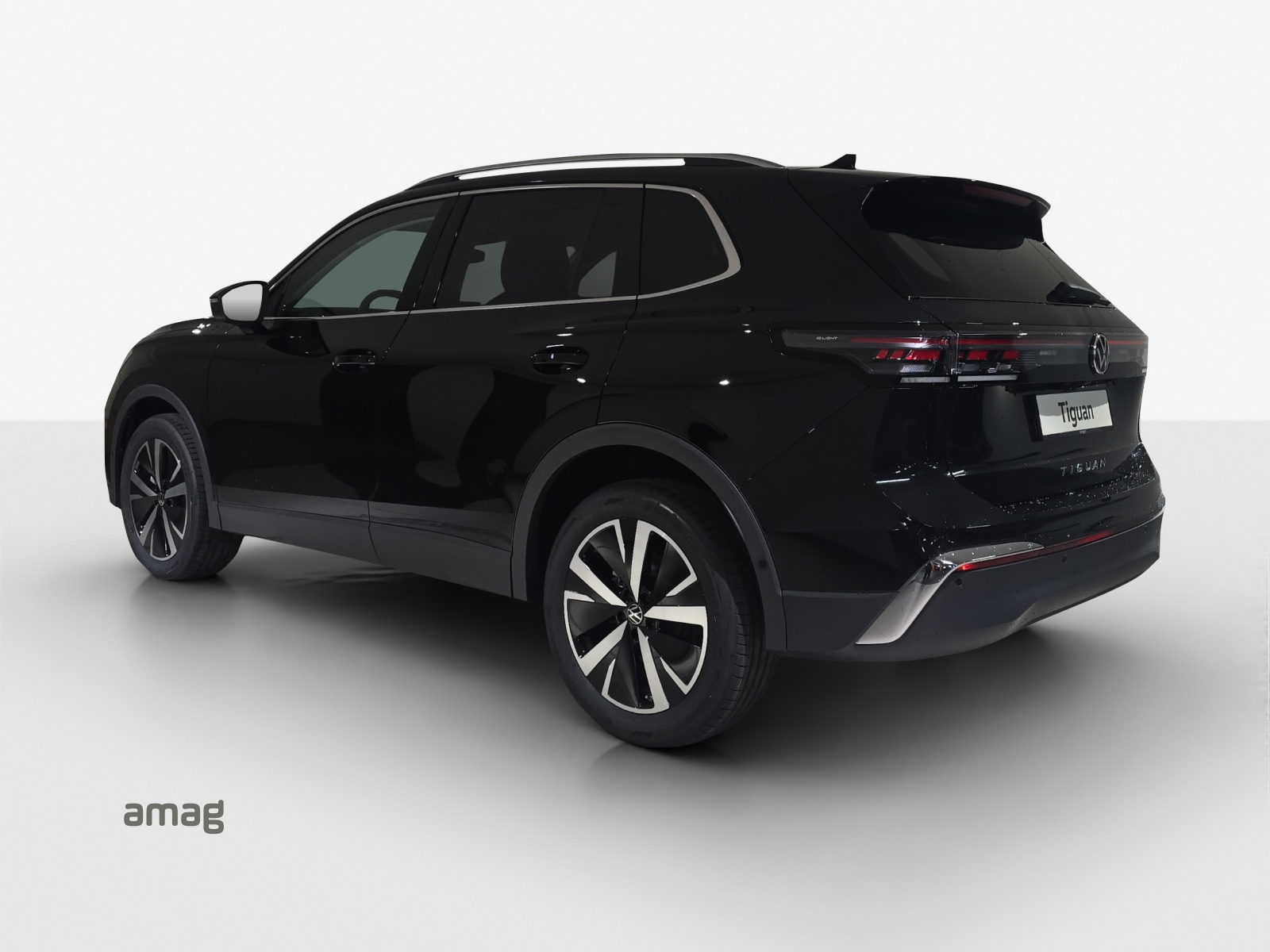 VW Tiguan 2.0 TSI DSG Style 4Motion-image-2