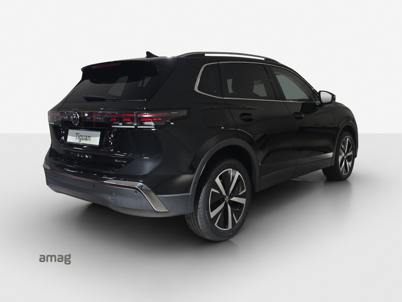 VW Tiguan 2.0 TSI DSG Style 4Motion-image-4