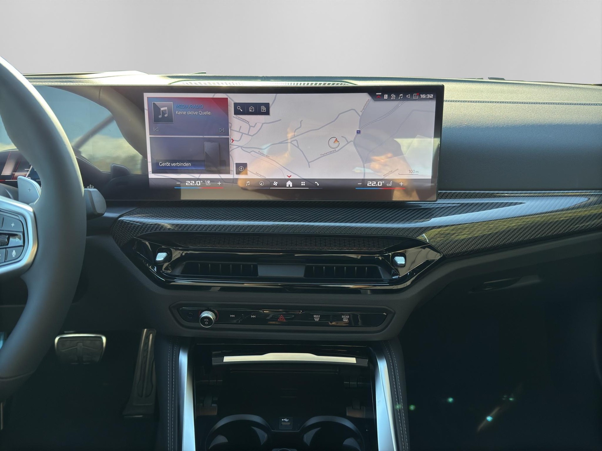 BMW M440i xDrive Cabrio-image-13