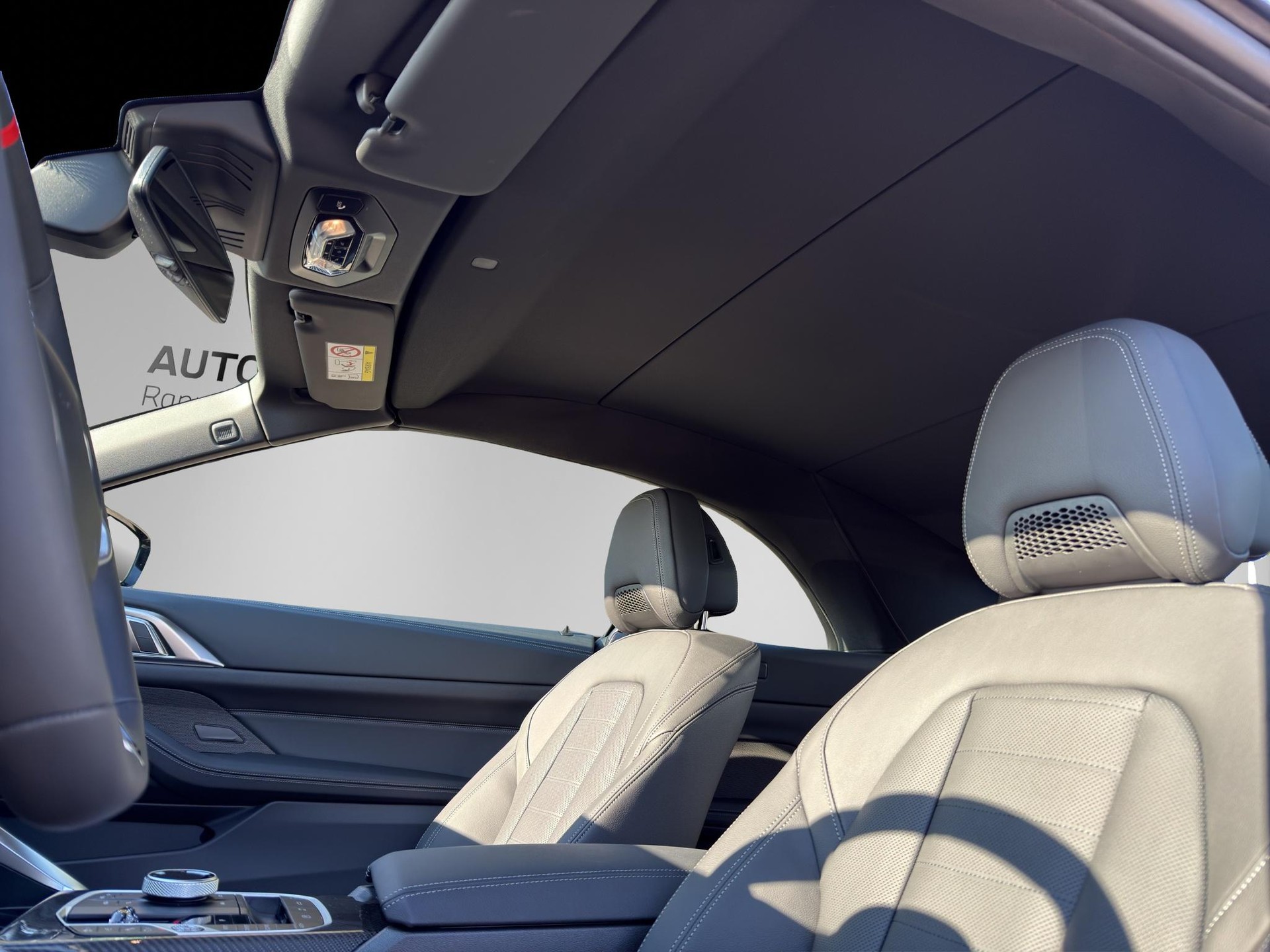 BMW M440i xDrive Cabrio-image-11