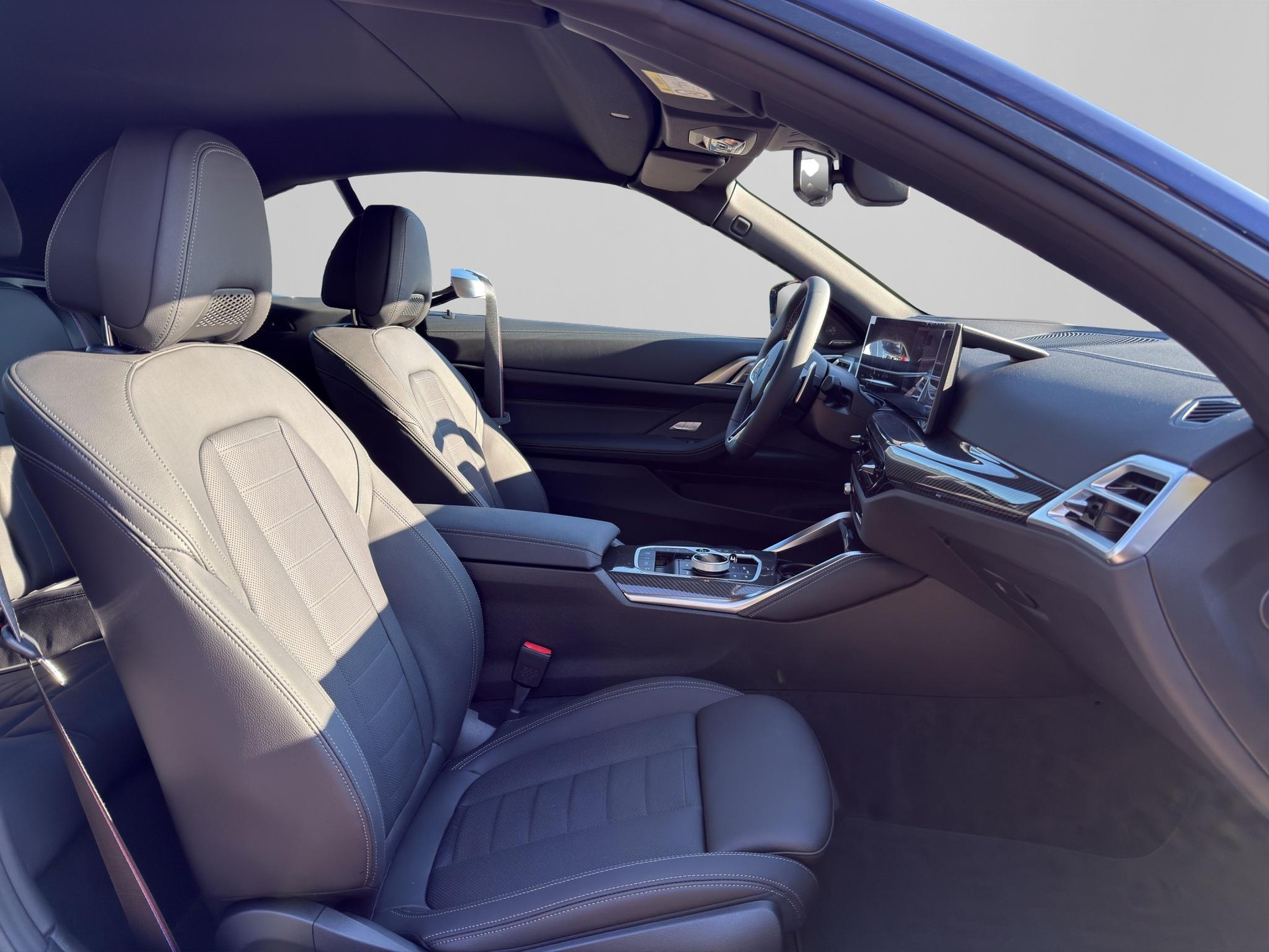 BMW M440i xDrive Cabrio-image-15