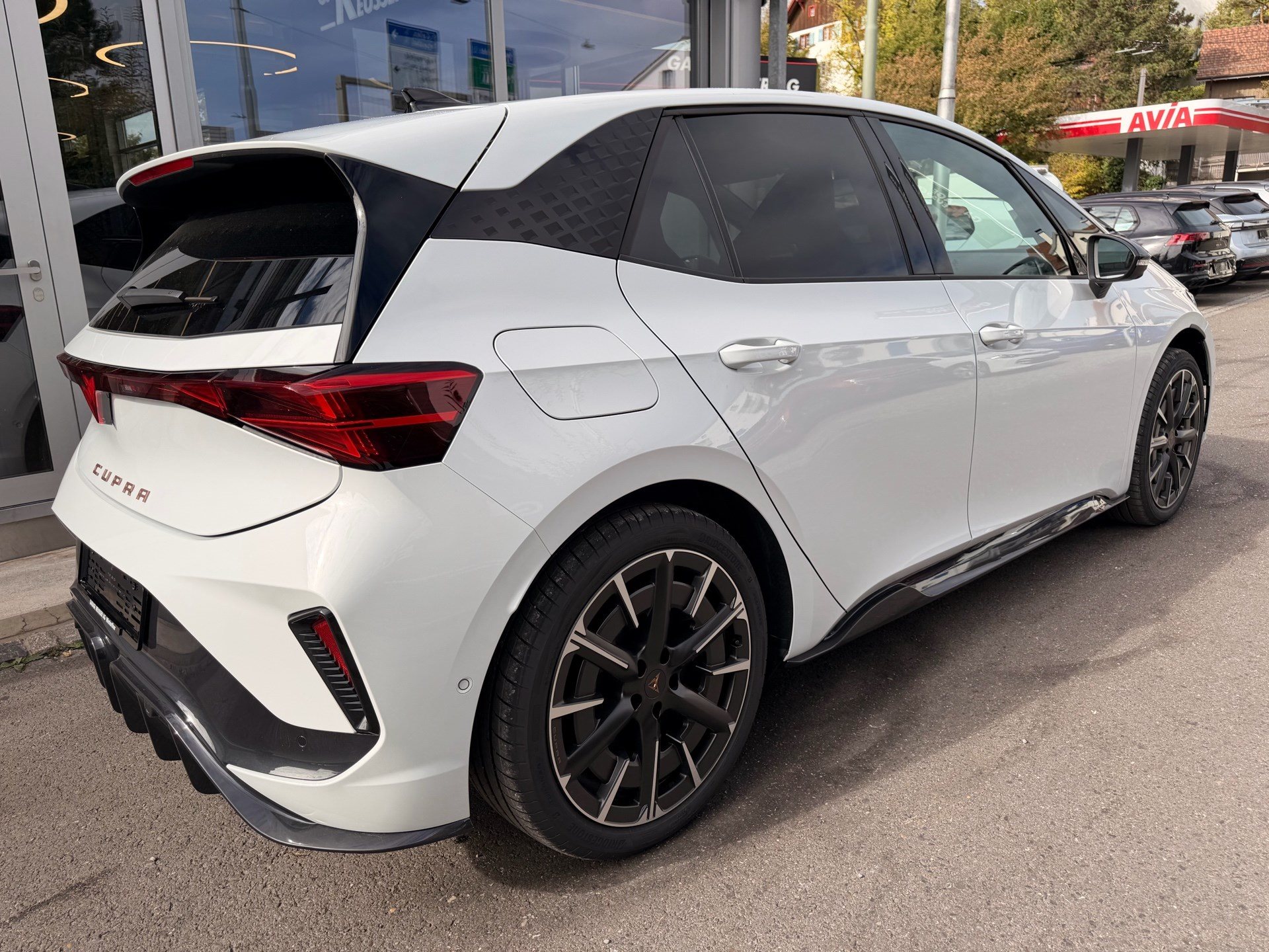 CUPRA Born FACELIFT *** TOP AUSSTATTUNG MIT 5 JAHREN CUPRA WERKSGARANTIE *** ***-showroom-element-3