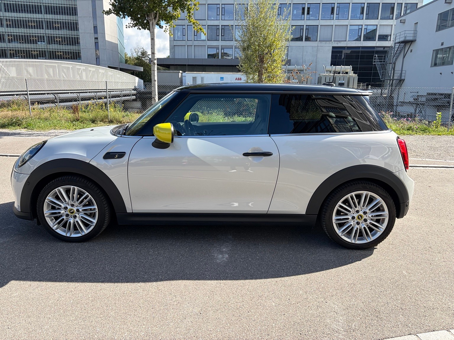 MINI Cooper SE-image-1