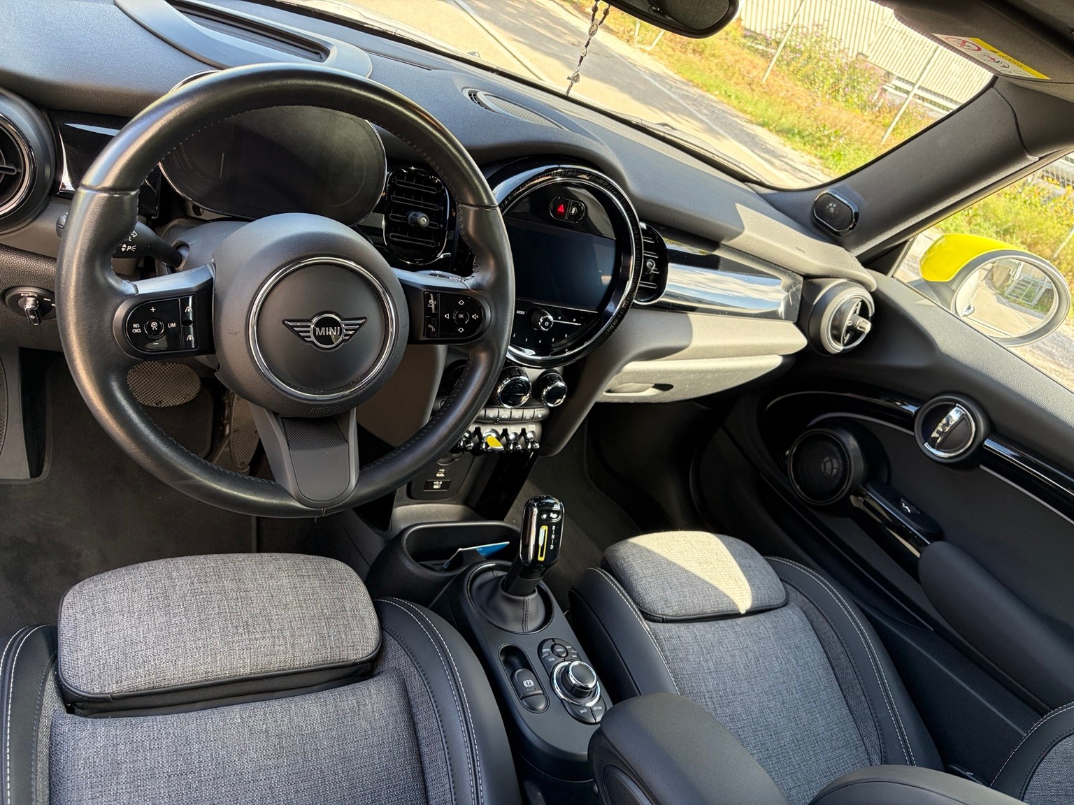 MINI Cooper SE-image-3