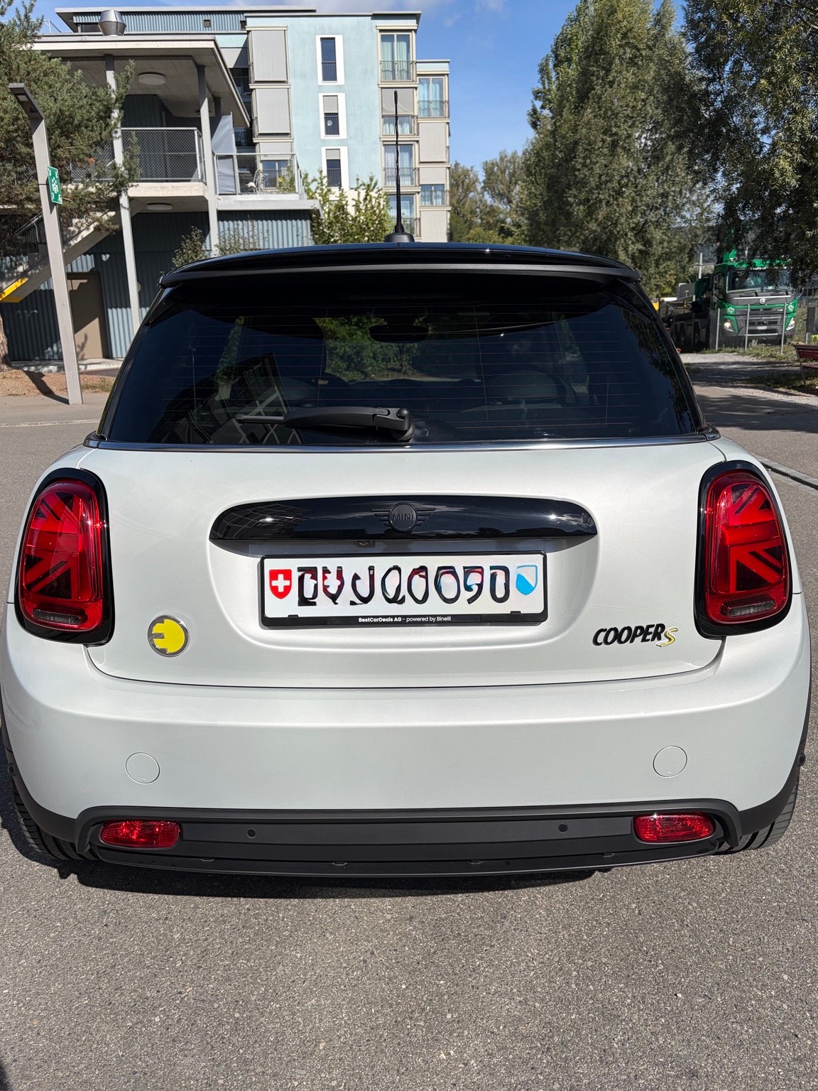 MINI Cooper SE-image-2
