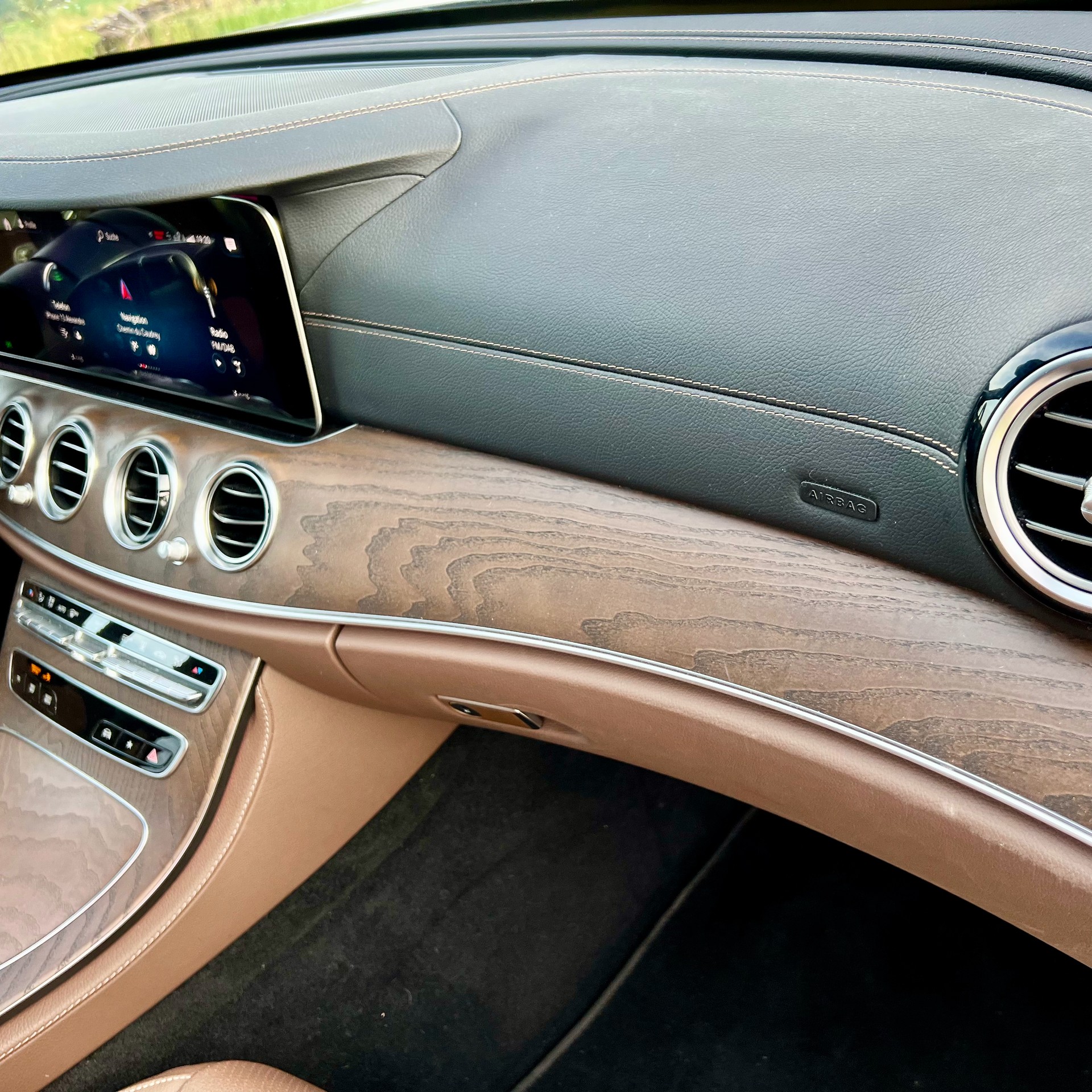 MERCEDES-BENZ E 300 de AMG Line 9G-Tronic-image-7