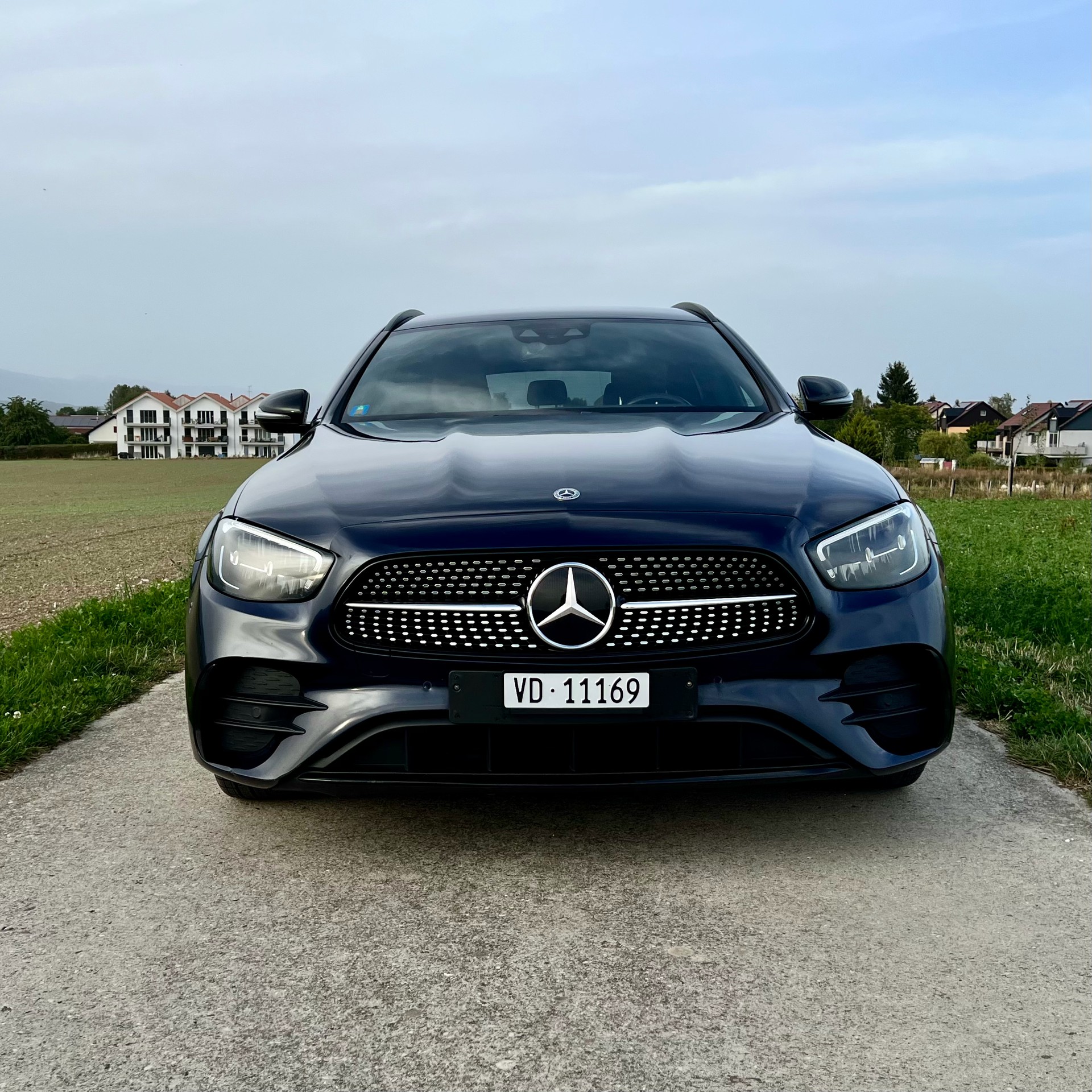 MERCEDES-BENZ E 300 de AMG Line 9G-Tronic-image-1