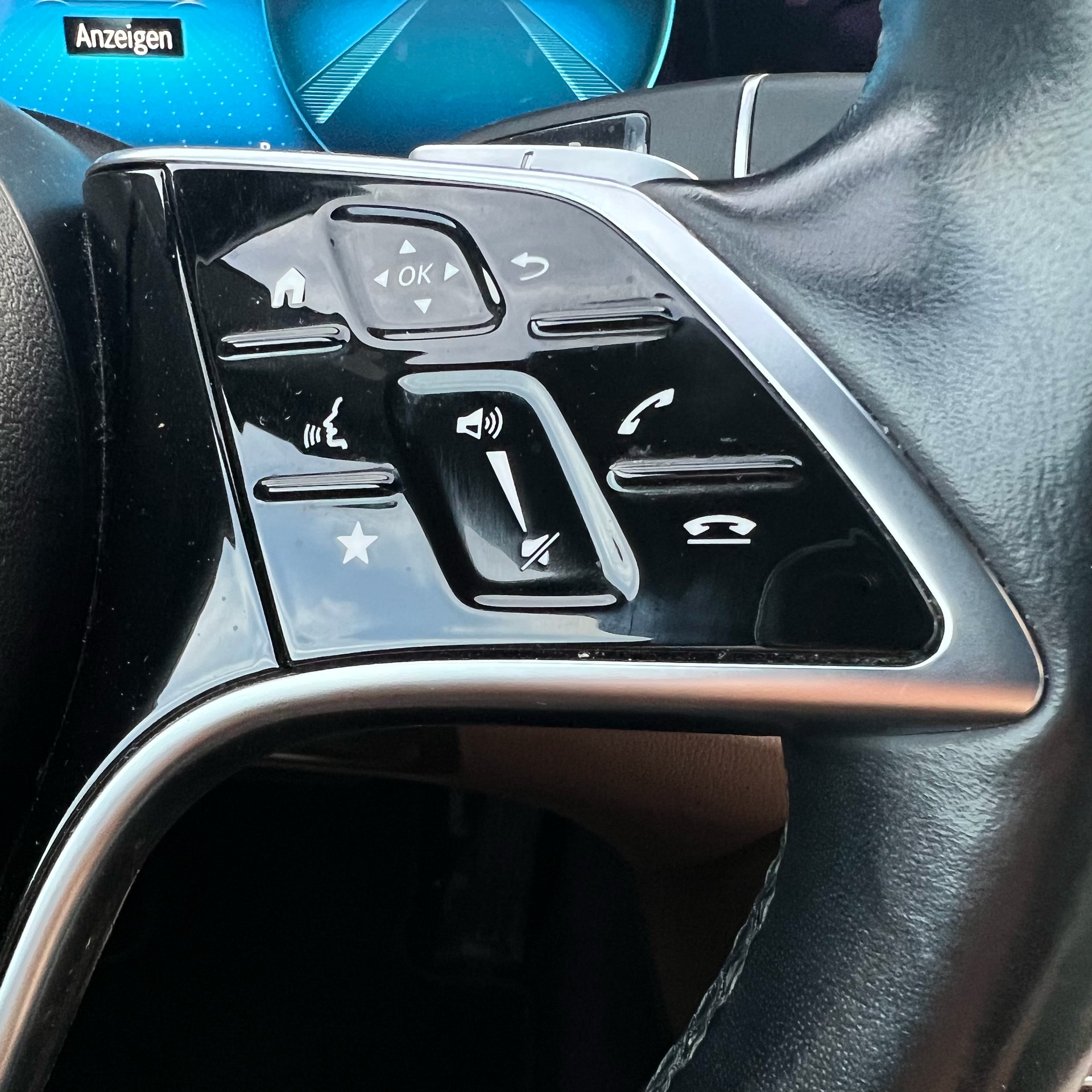 MERCEDES-BENZ E 300 de AMG Line 9G-Tronic-image-9