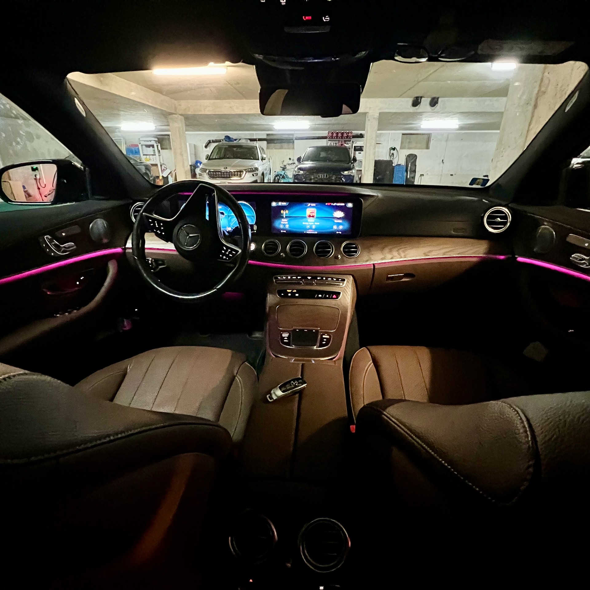 MERCEDES-BENZ E 300 de AMG Line 9G-Tronic-image-2
